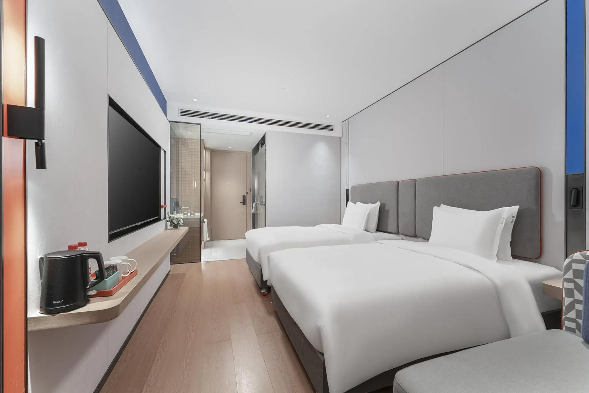 Photo of the whole room, Bed in Holiday Inn Express Changsha Yuhua by IHG