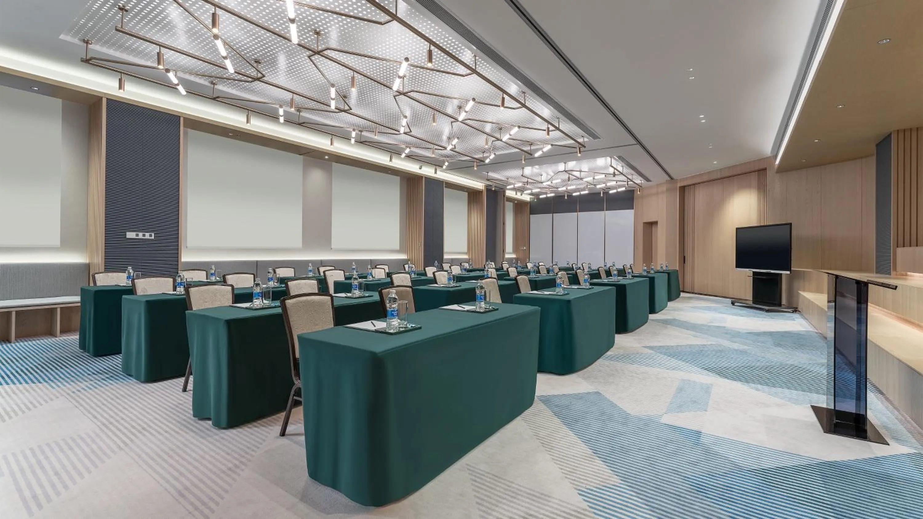 Meeting/conference room in EVEN Hotel Zhongshan City Center by IHG