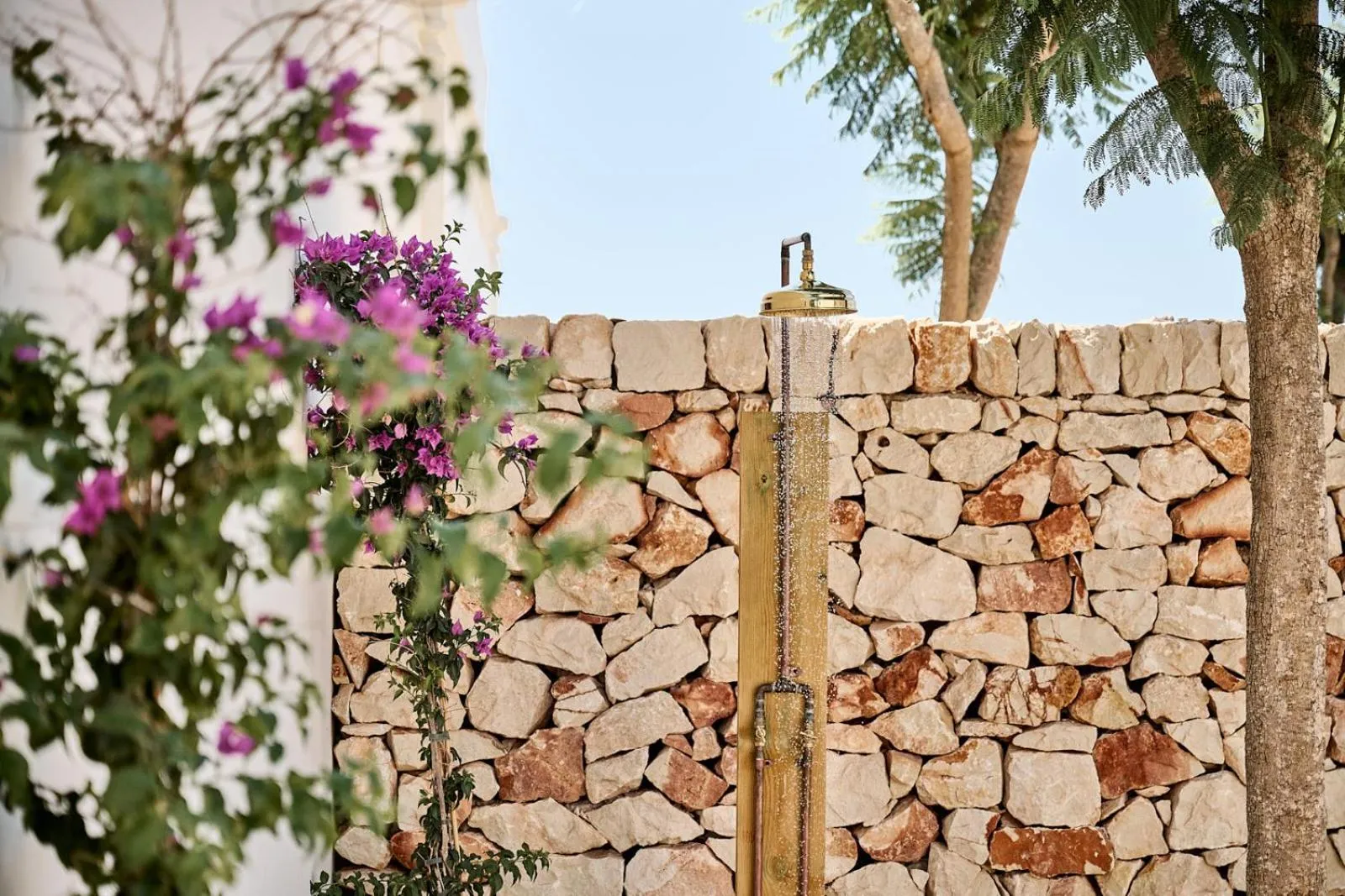 Shower in CAP Menorca Relais & Chateaux