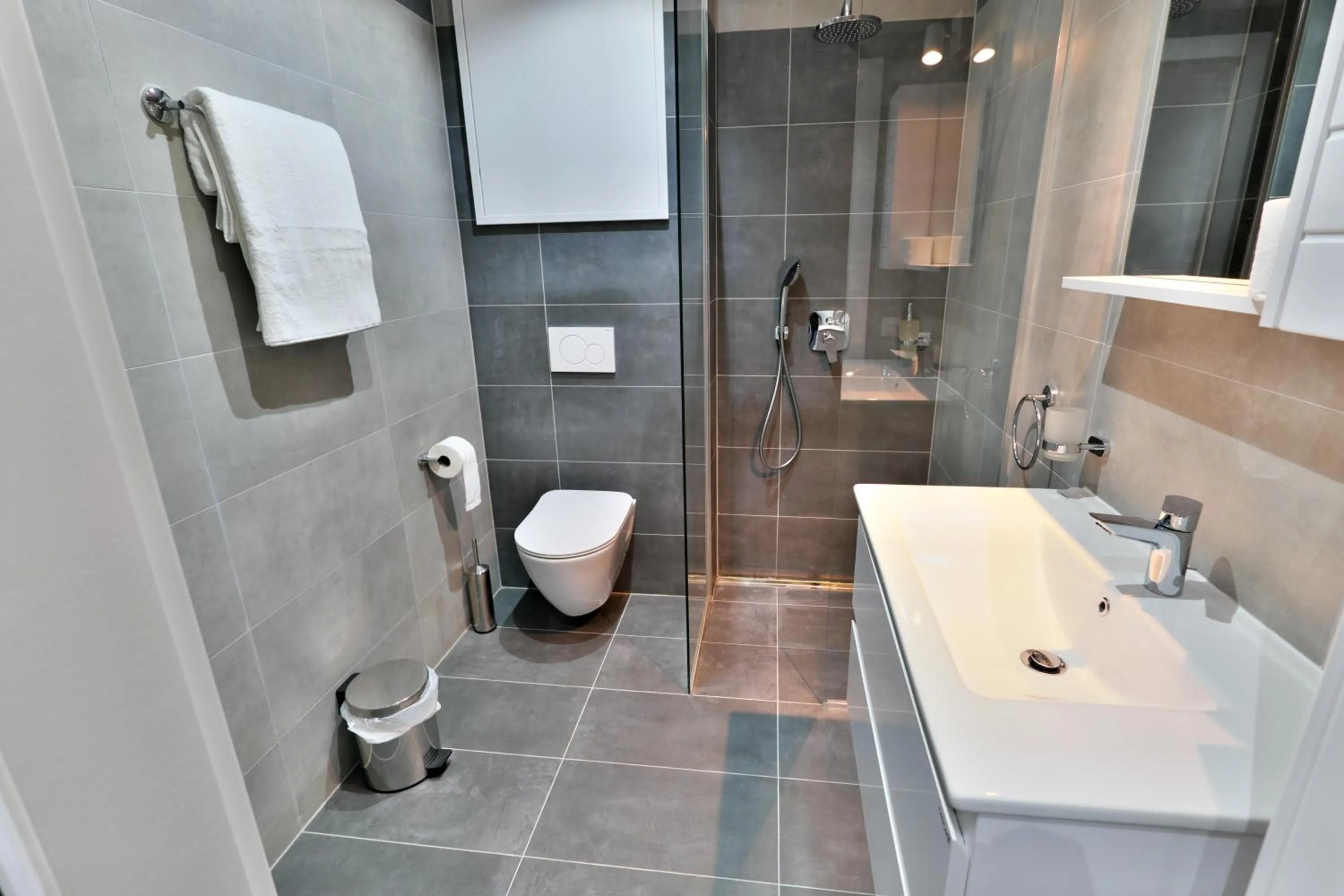 Deluxe Double Room with Balcony - single occupancy in Vienna Lotus Apartments
