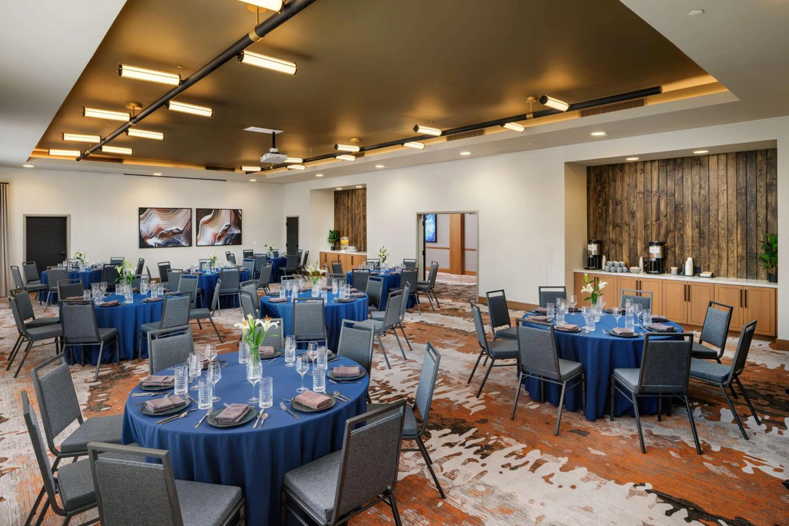 Meeting/conference room in The Hoffmann Hotel Basalt Aspen Tapestry Collection Hilton