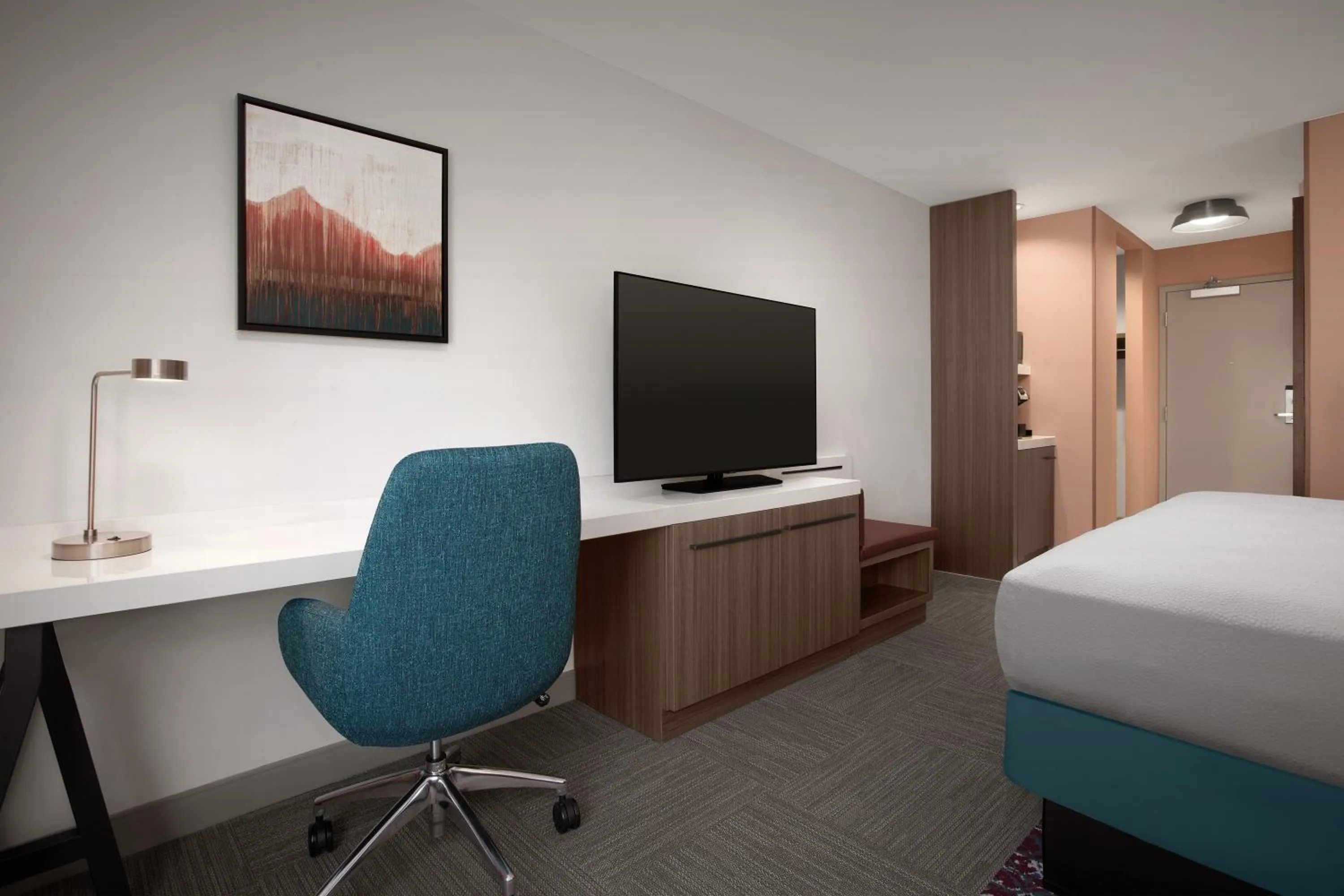 Bed in Hilton Garden Inn Denver Airport Tower Road