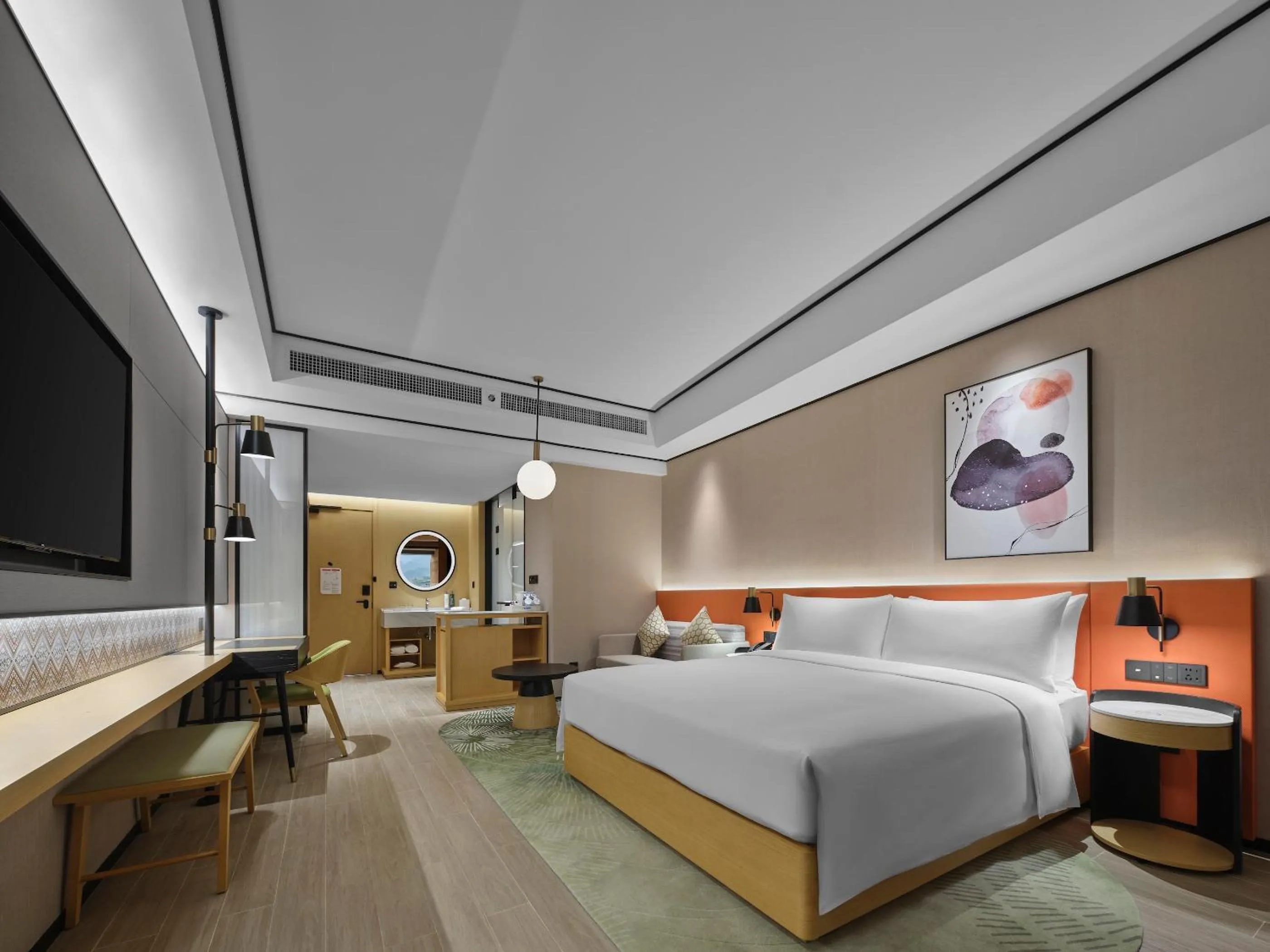 People, Bed in Hilton Garden Inn Guilin Yangshuo