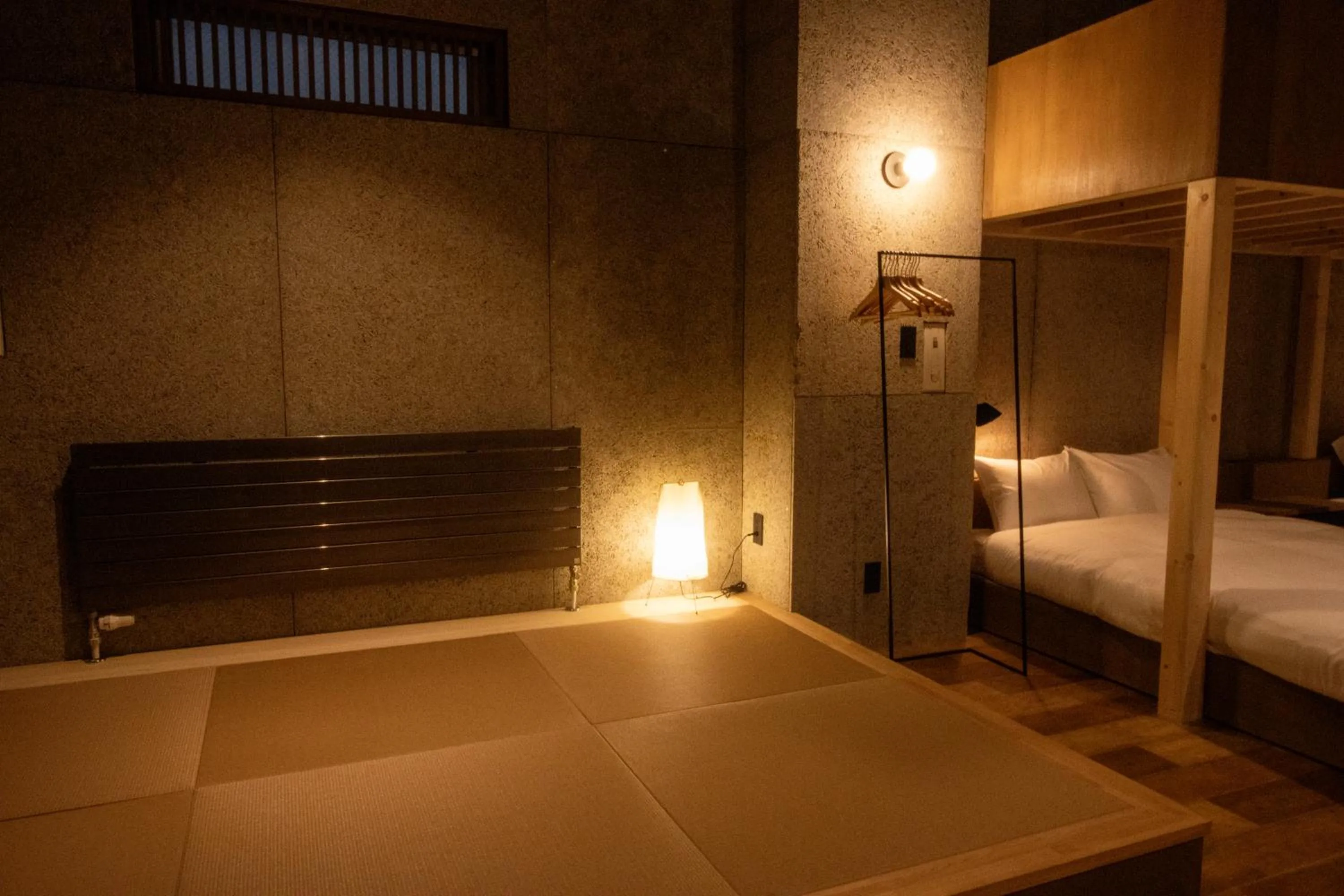 Living room, Bed in Green Room Hotel