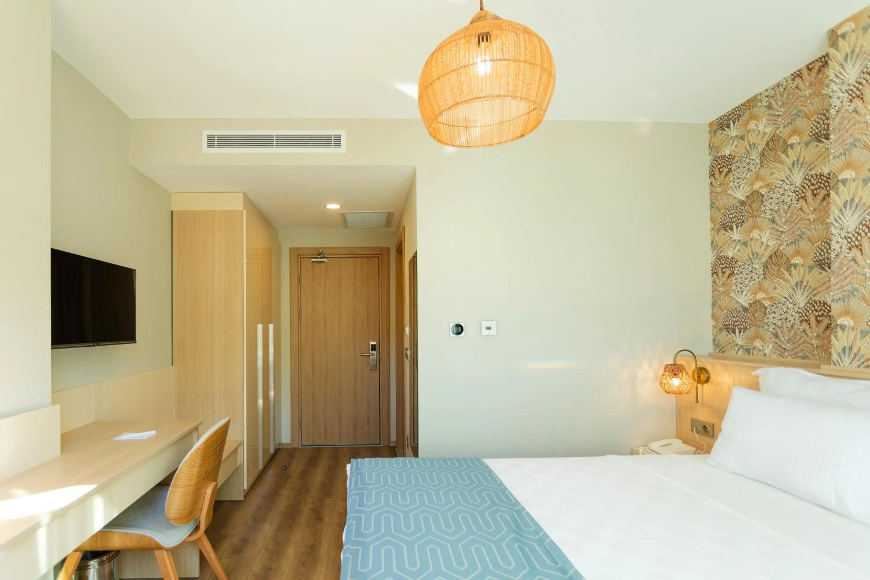 Photo of the whole room, Bed in Güllük Uno Elegance Otel