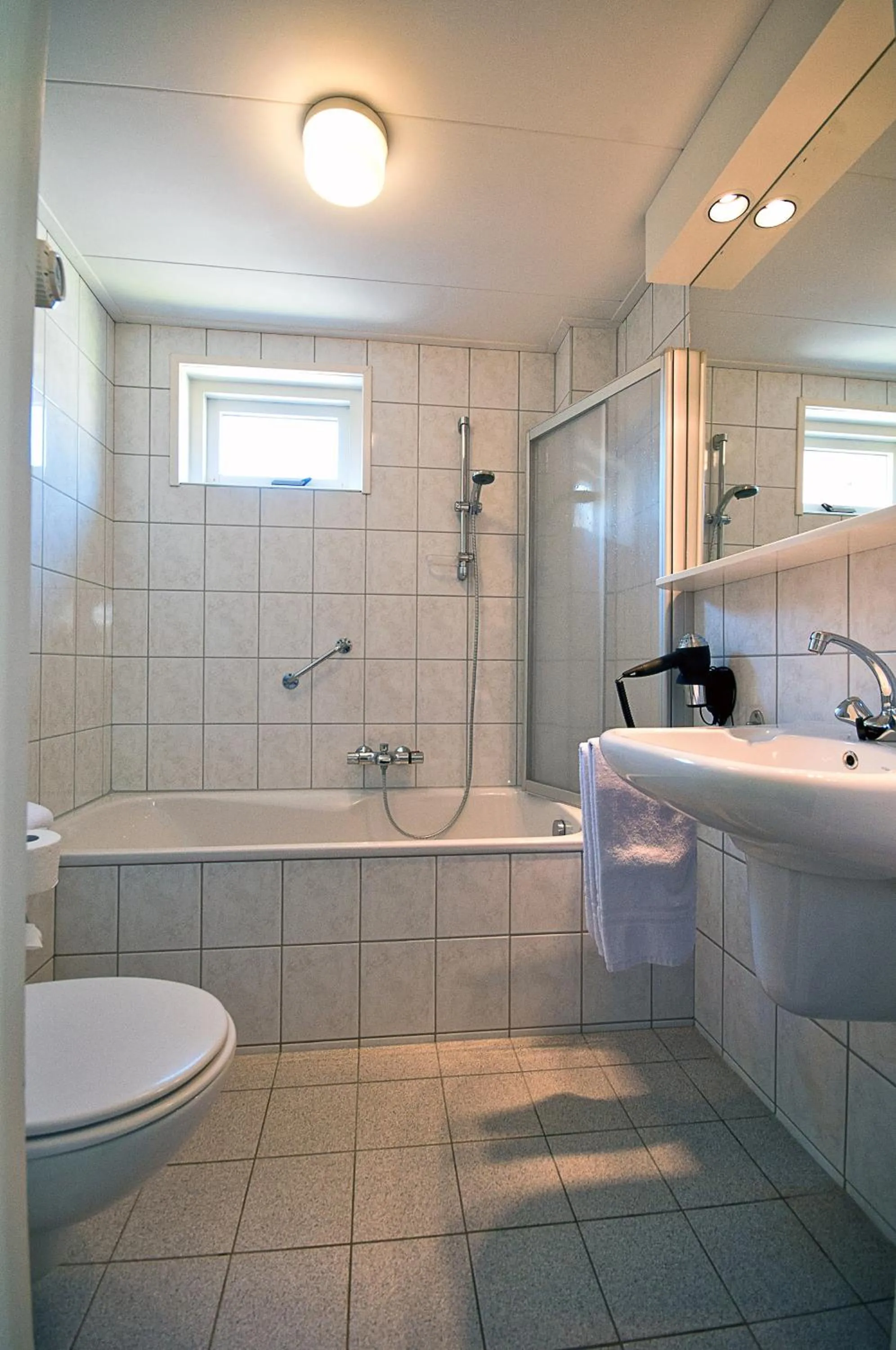 Shower in Hotel Op Diek