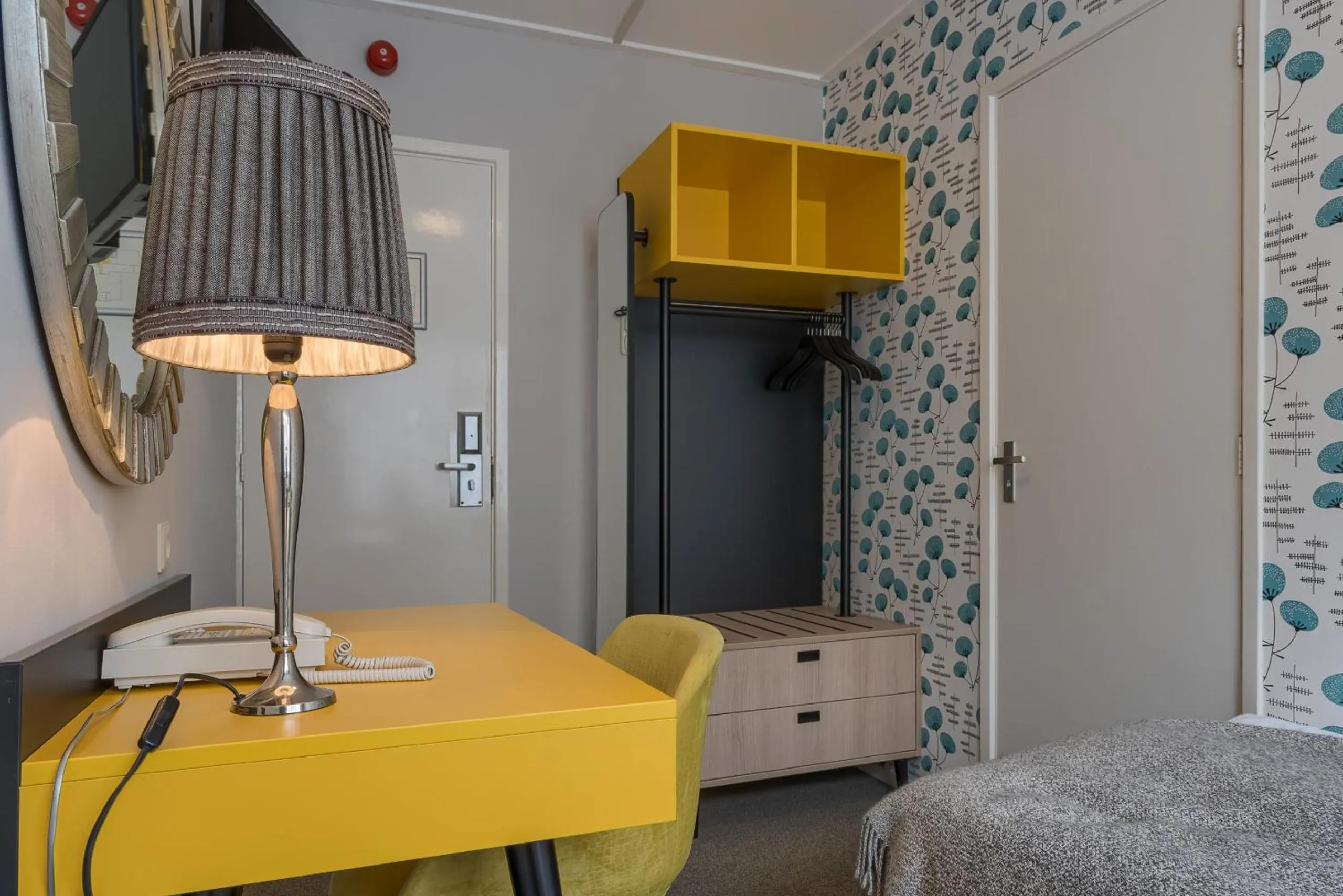 Seating area, Bed in Hotel Op Diek