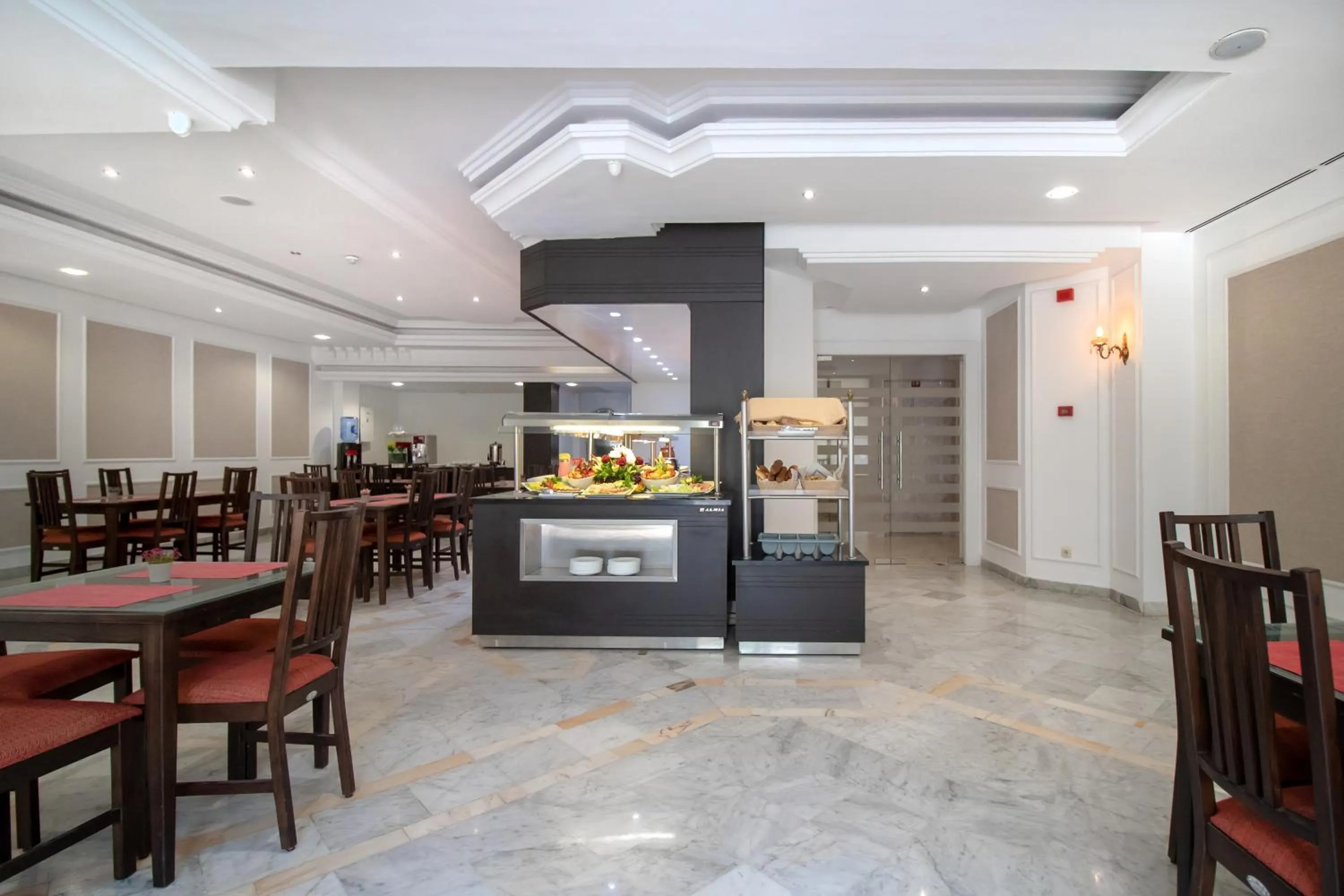 Restaurant/places to eat in El Oumara Hotel