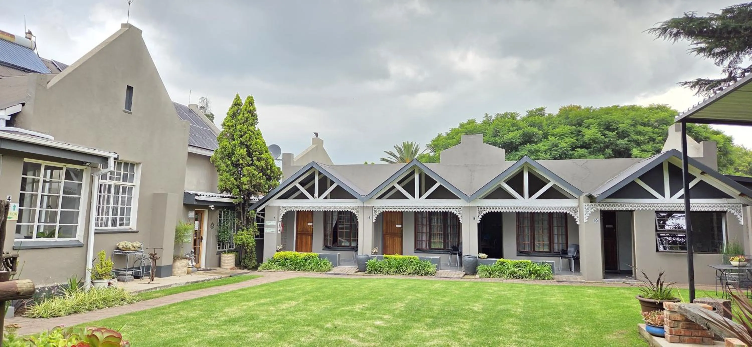 Property building in Bo Kamer Guesthouse