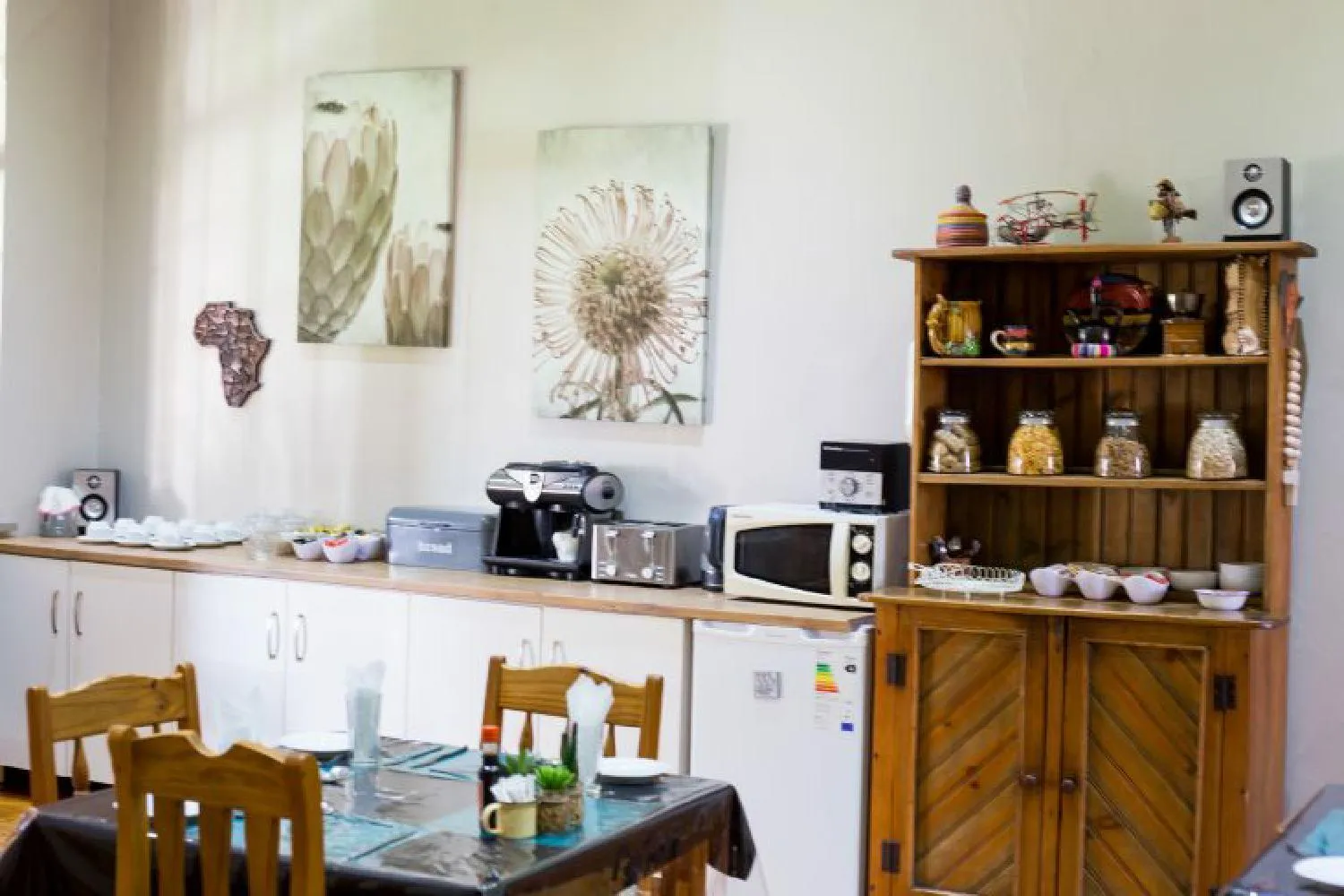 Dining area in Bo Kamer Guesthouse