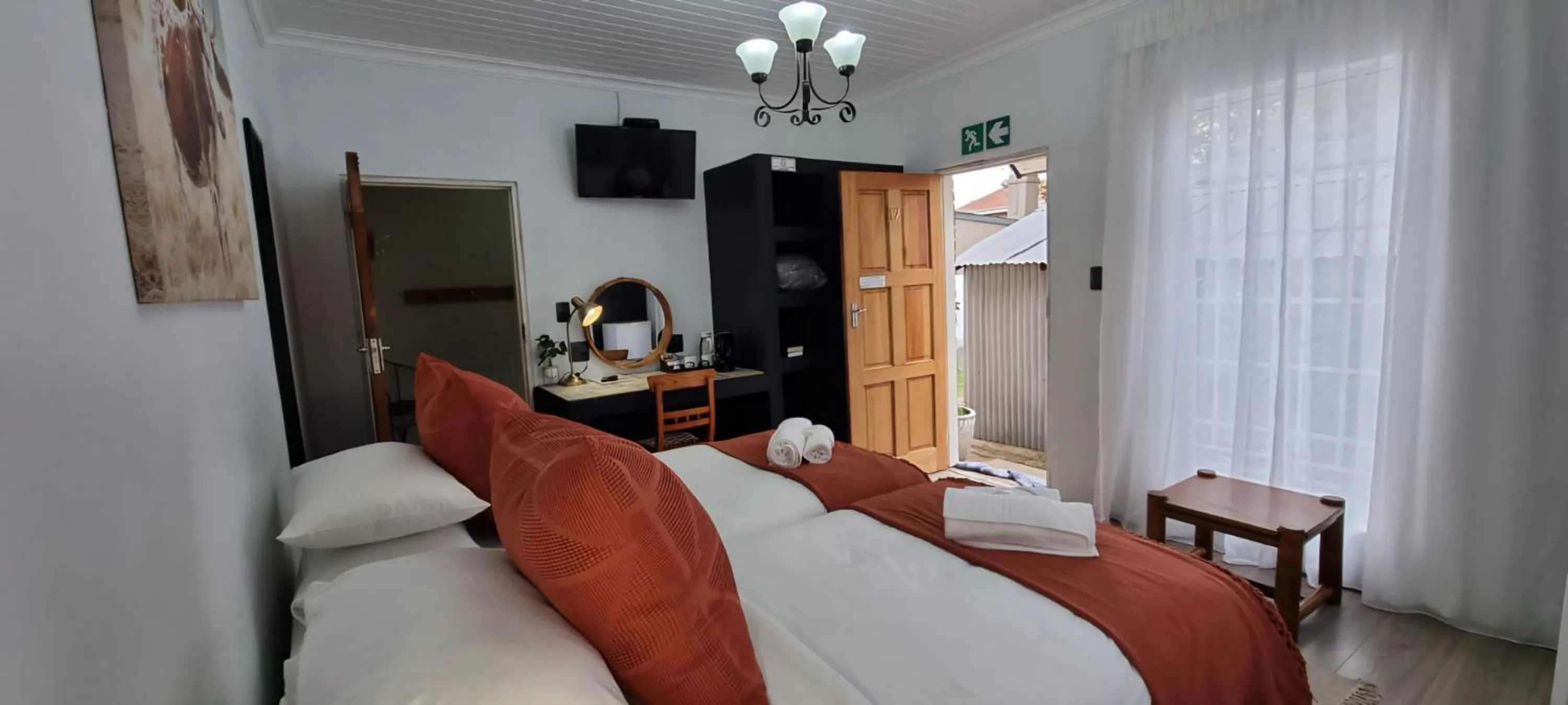 Photo of the whole room, Bed in Bo Kamer Guesthouse