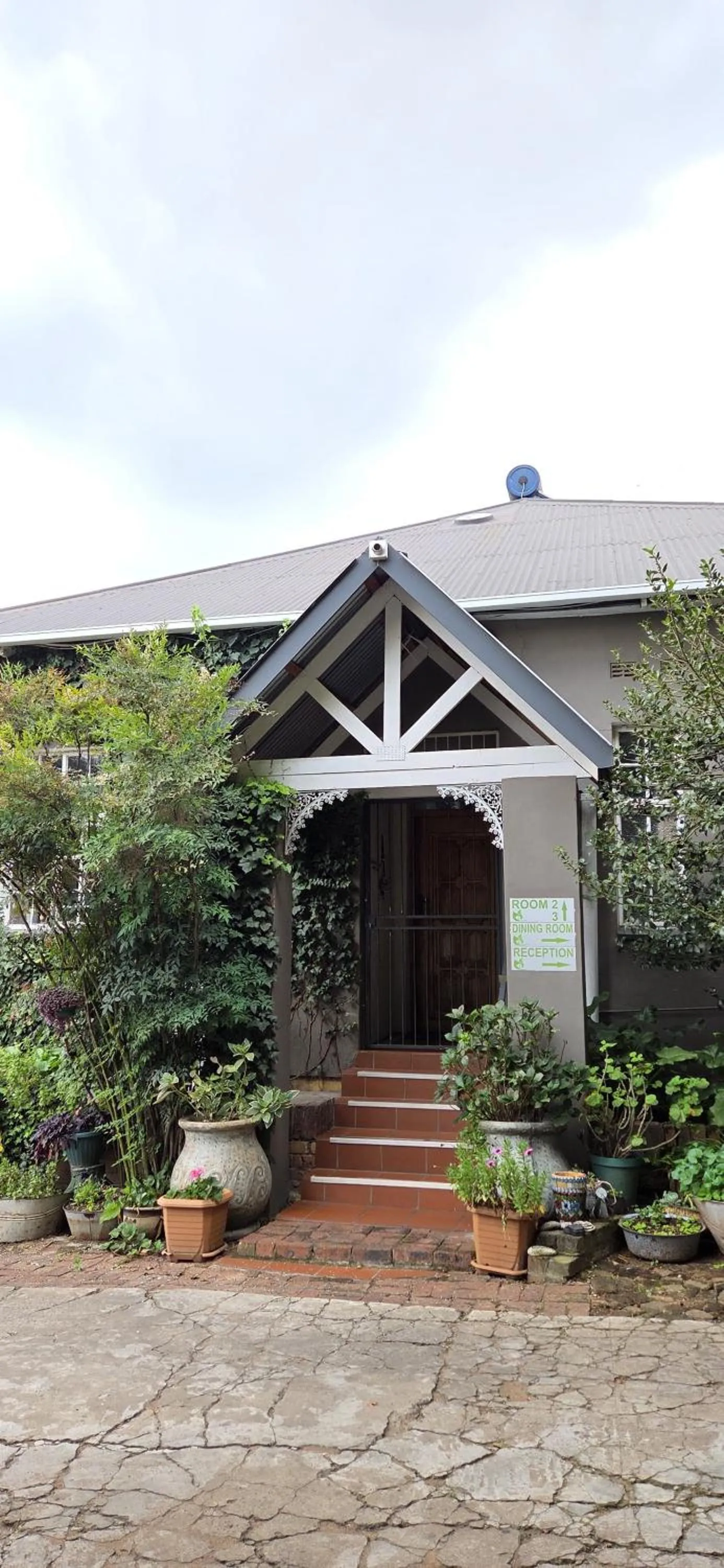 Property building in Bo Kamer Guesthouse