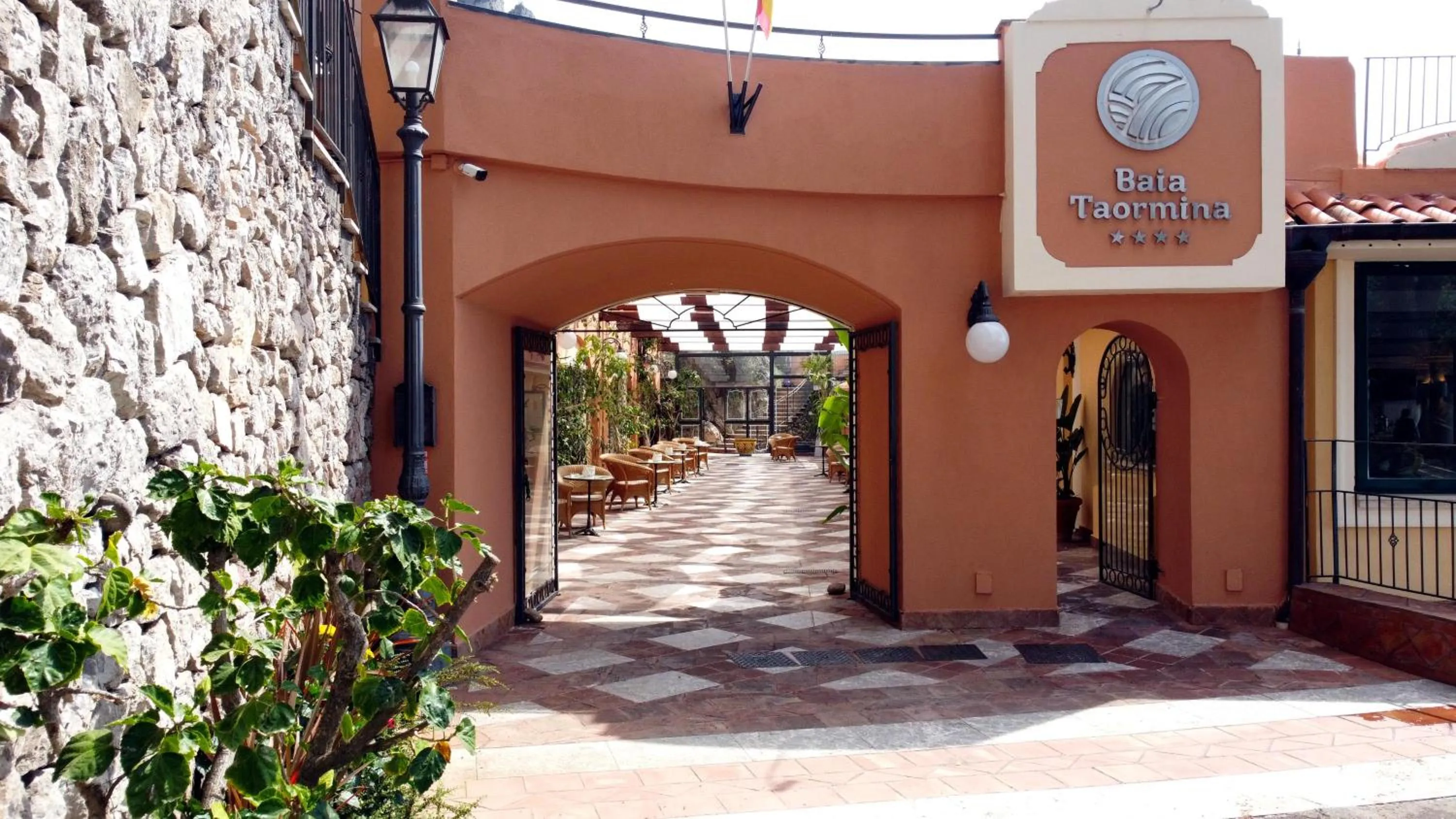 Property building in Baia Taormina - CDSHotels