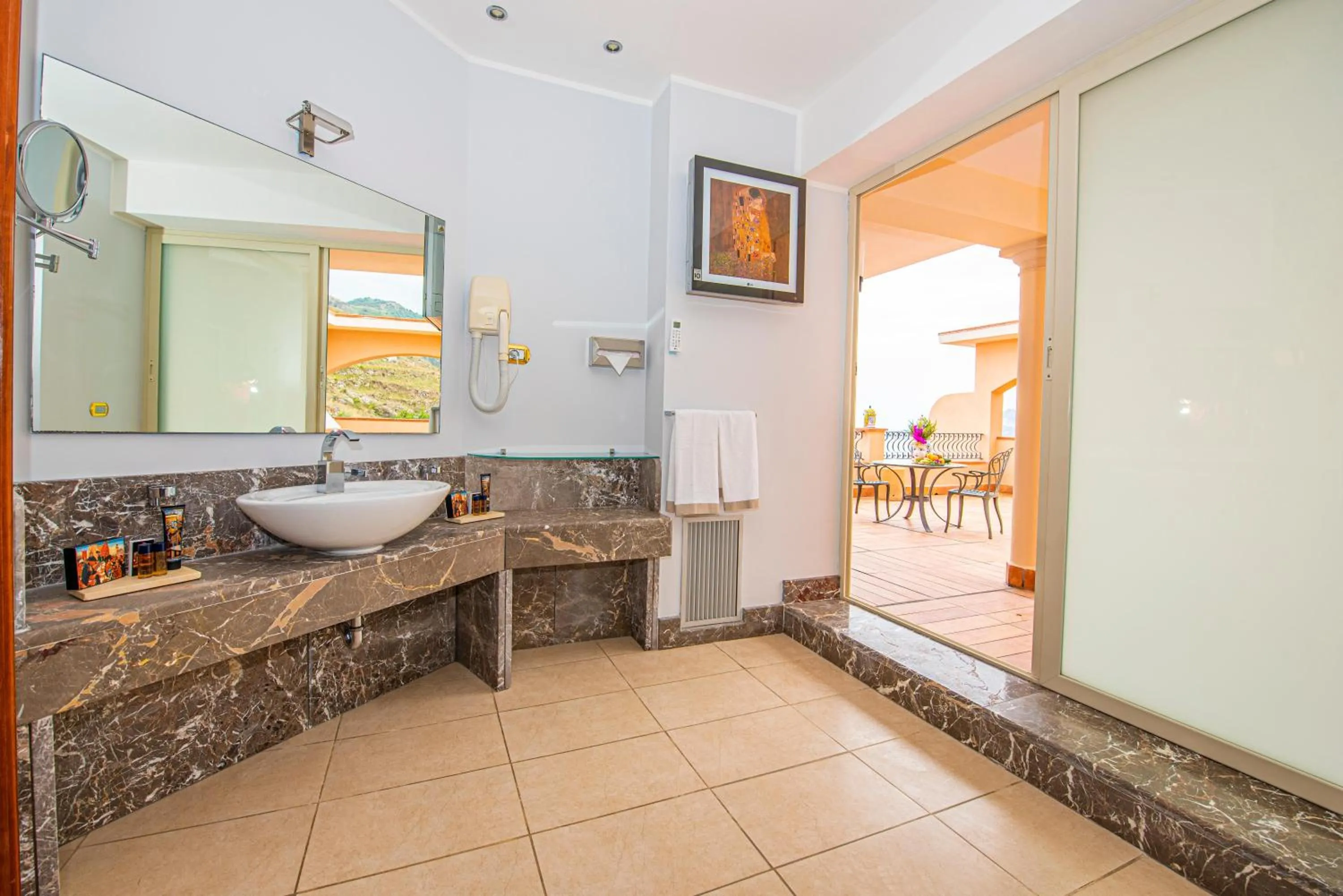 Bathroom in Baia Taormina - CDSHotels