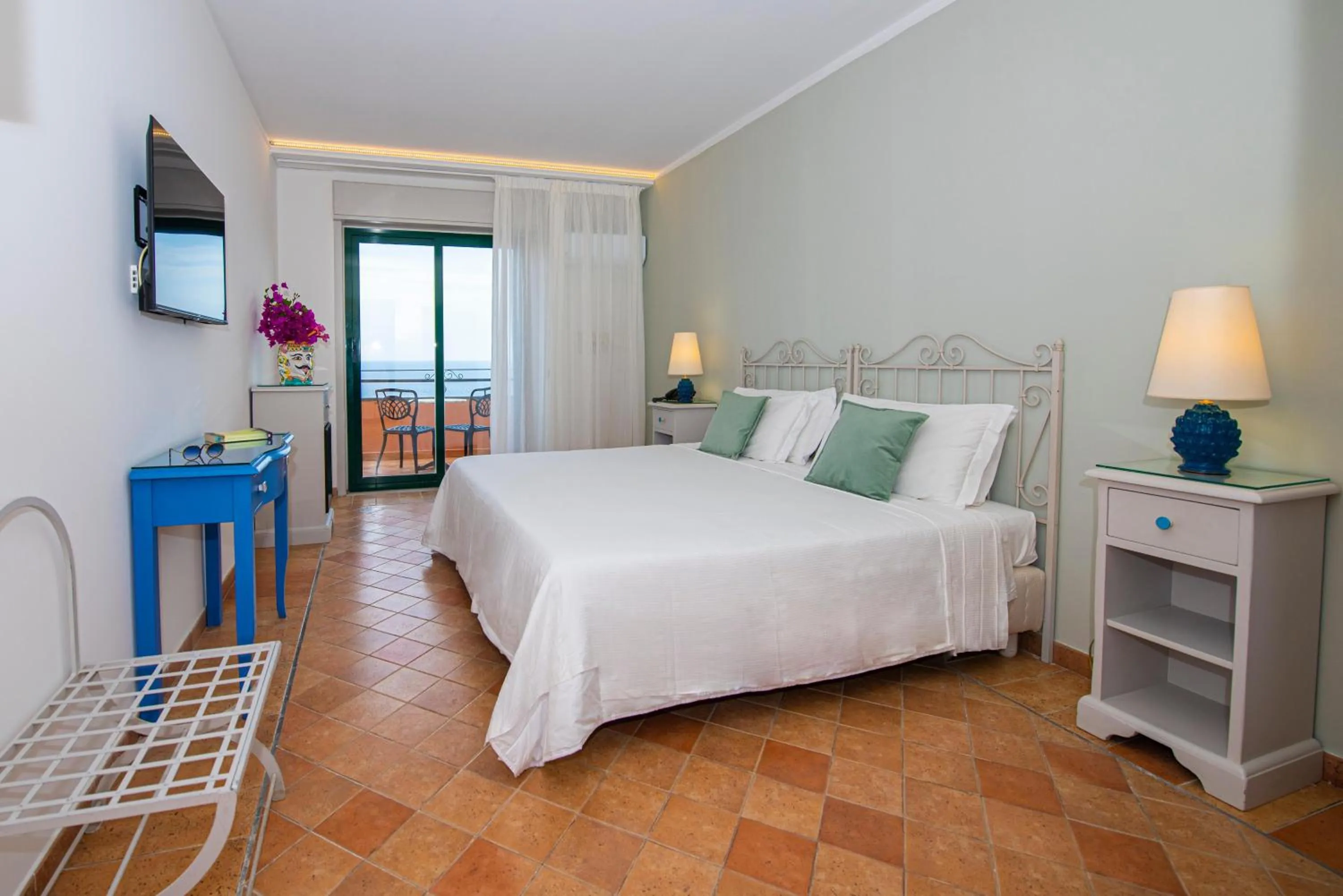 Bed in Baia Taormina - CDSHotels