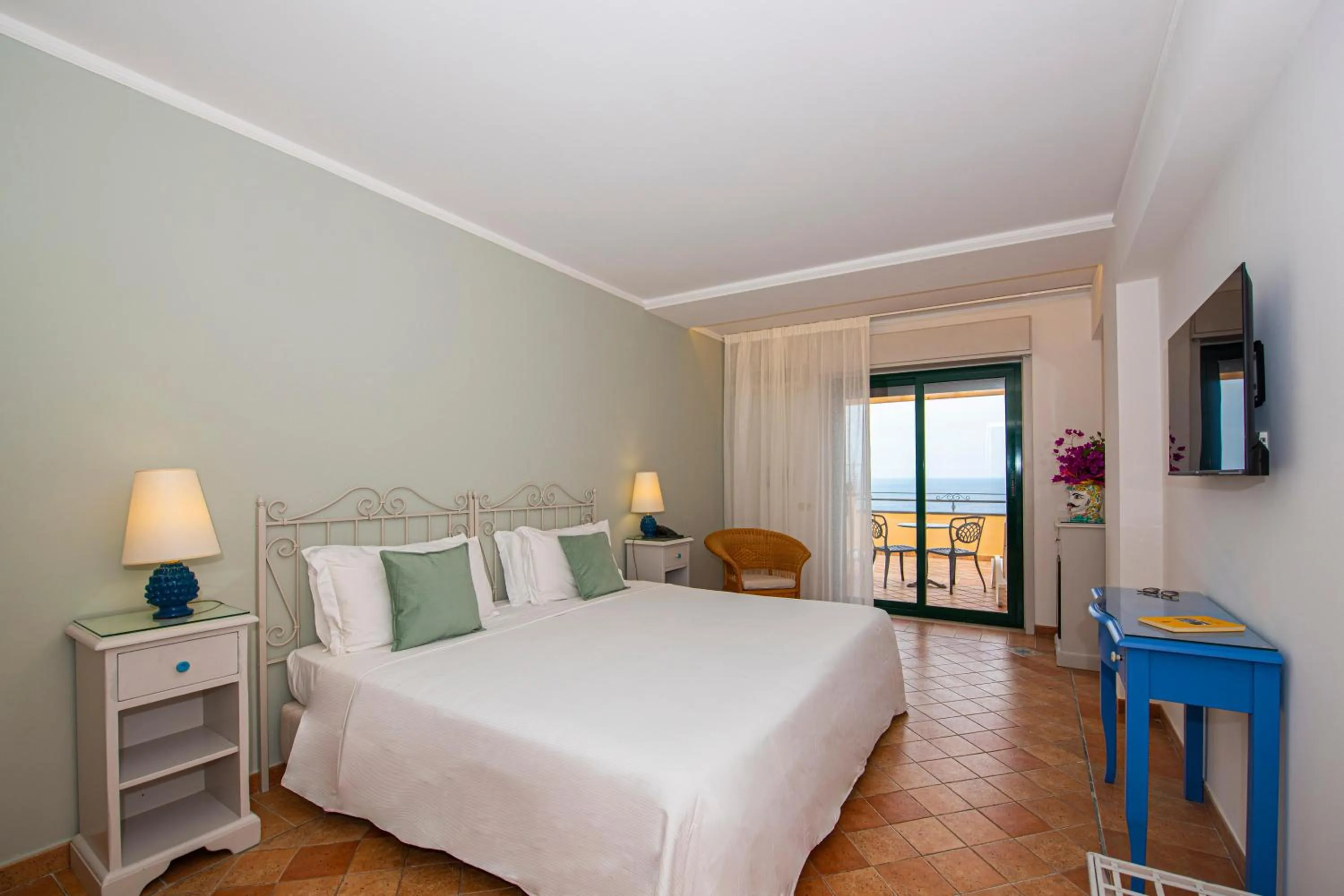 Bed in Baia Taormina - CDSHotels