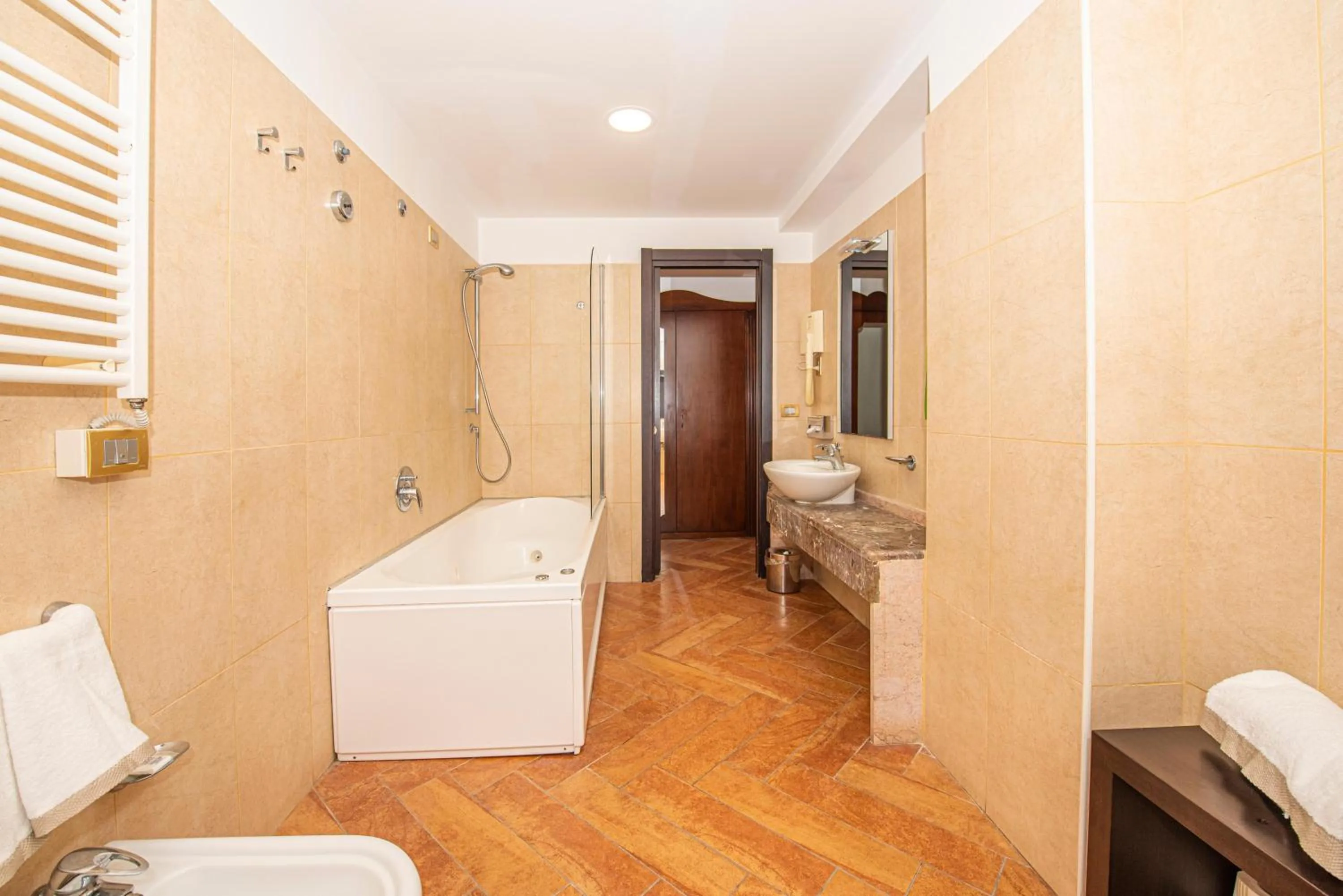 Bathroom in Baia Taormina - CDSHotels