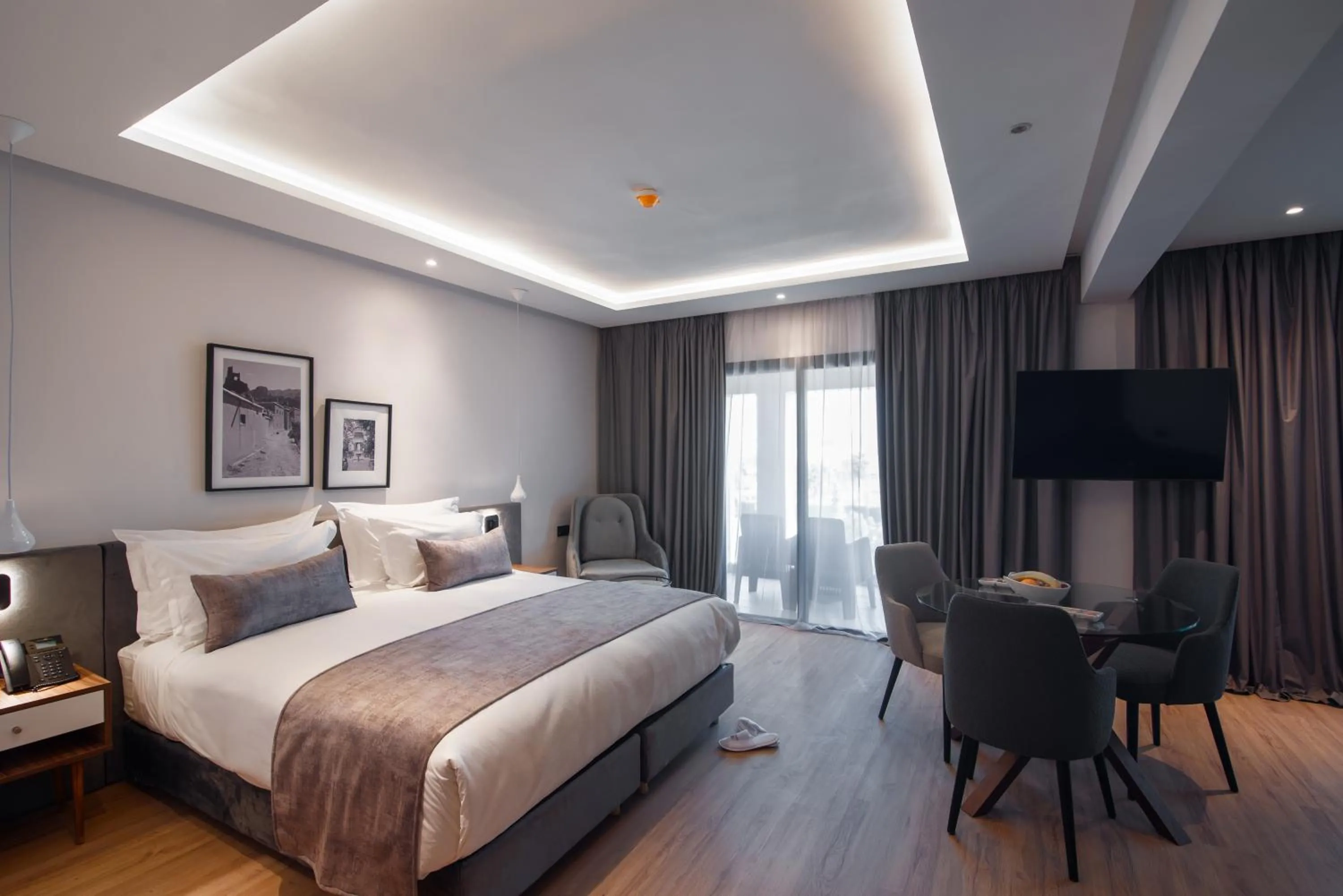 Communal lounge/ TV room, Bed in Dominium Palace