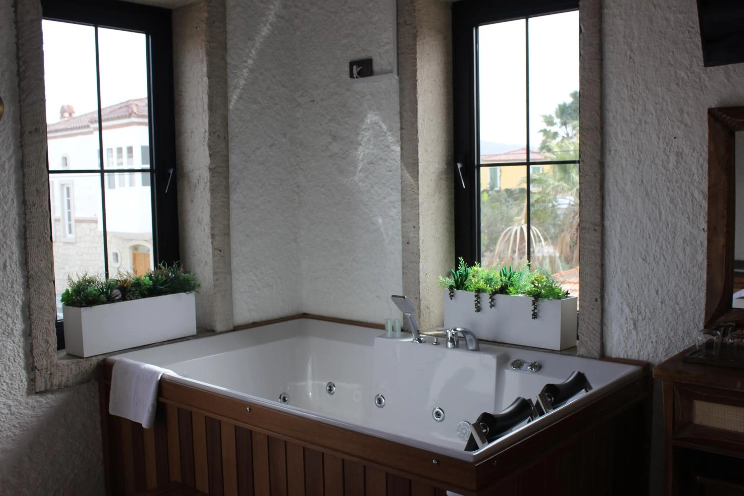 Hot Tub in Aura Village Alaçatı