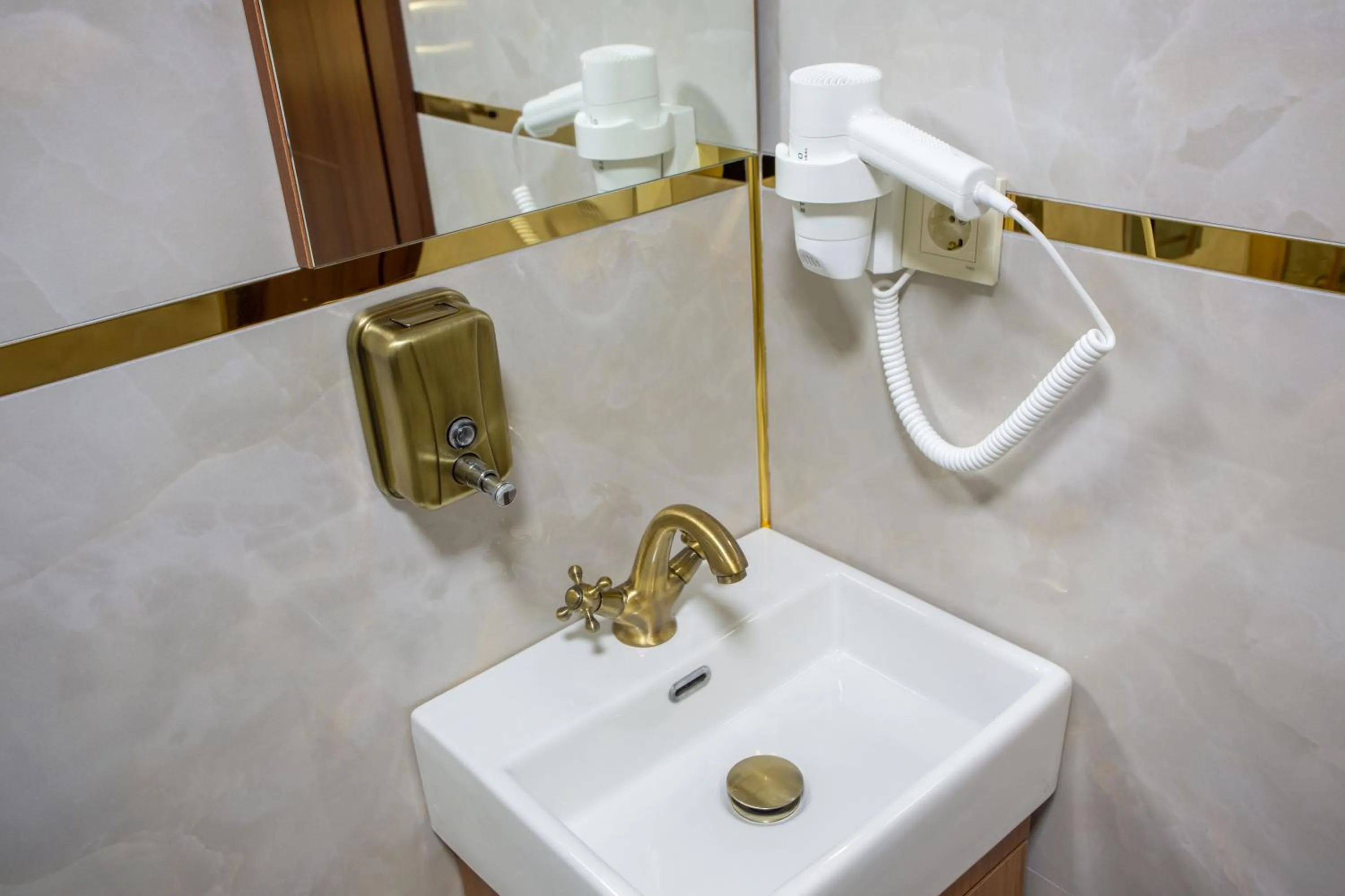 Shower in Sayina Hotel