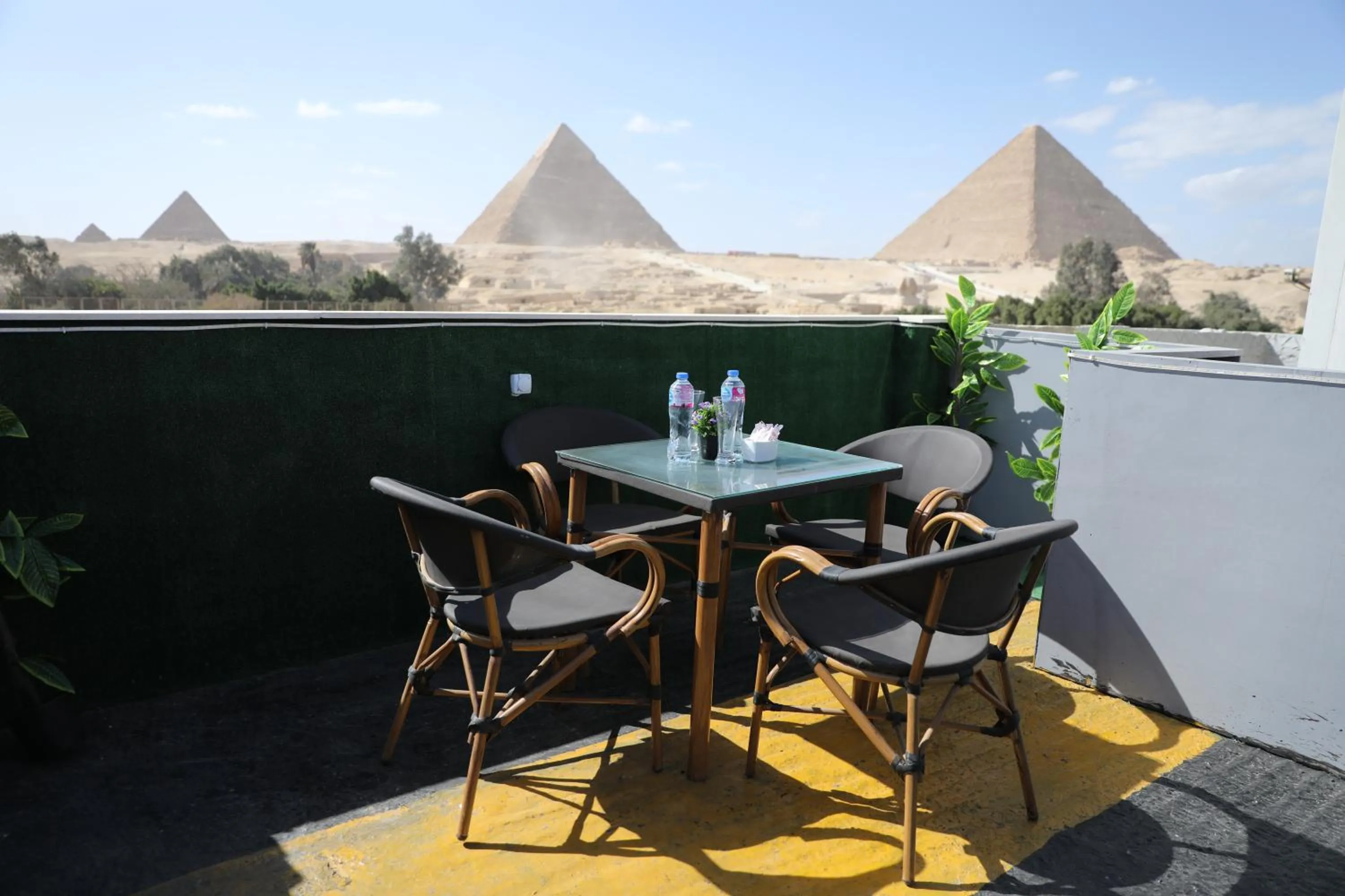 Restaurant/places to eat in Capital Of Pyramids Hotel