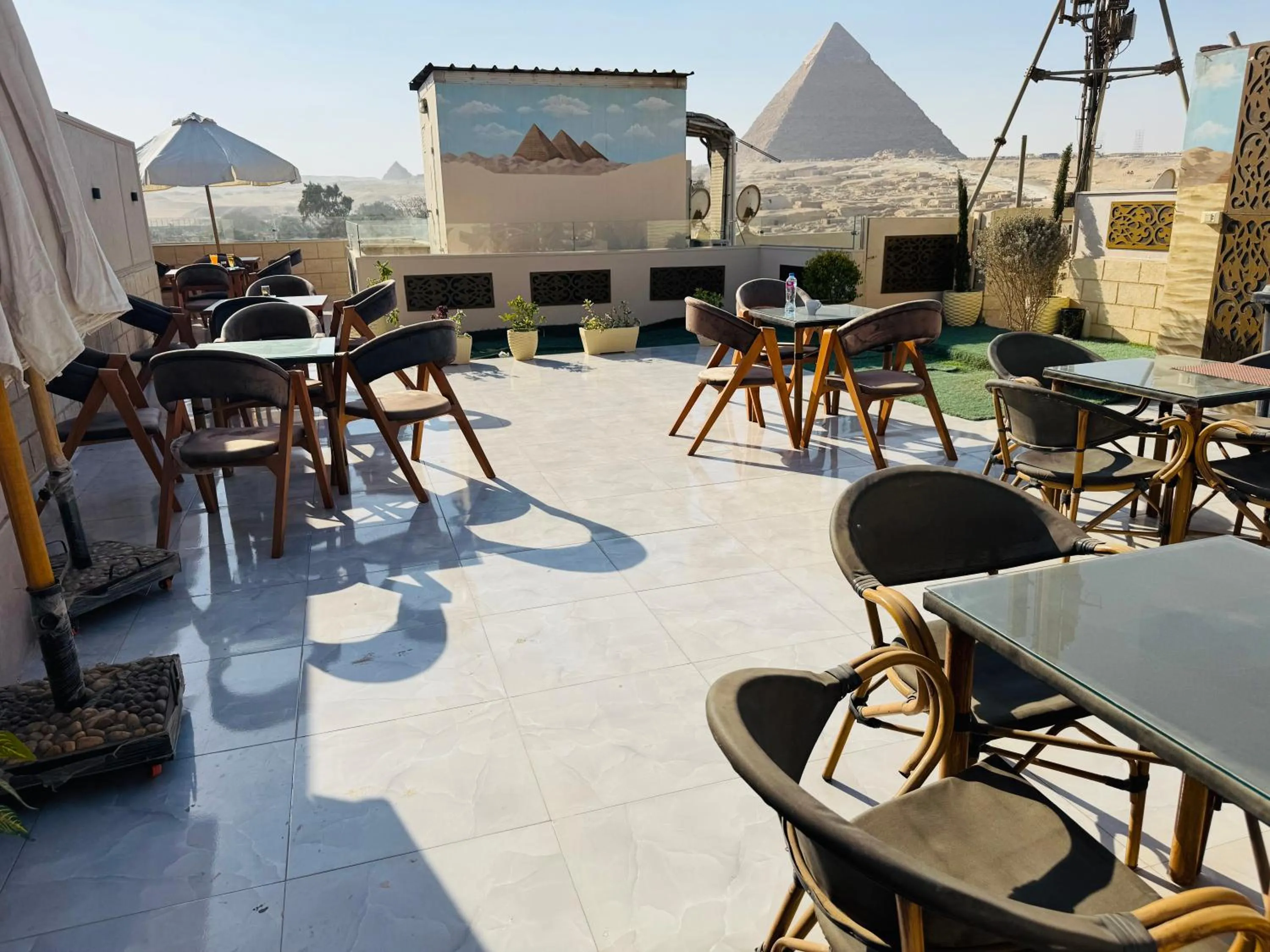 Restaurant/places to eat in Capital Of Pyramids Hotel