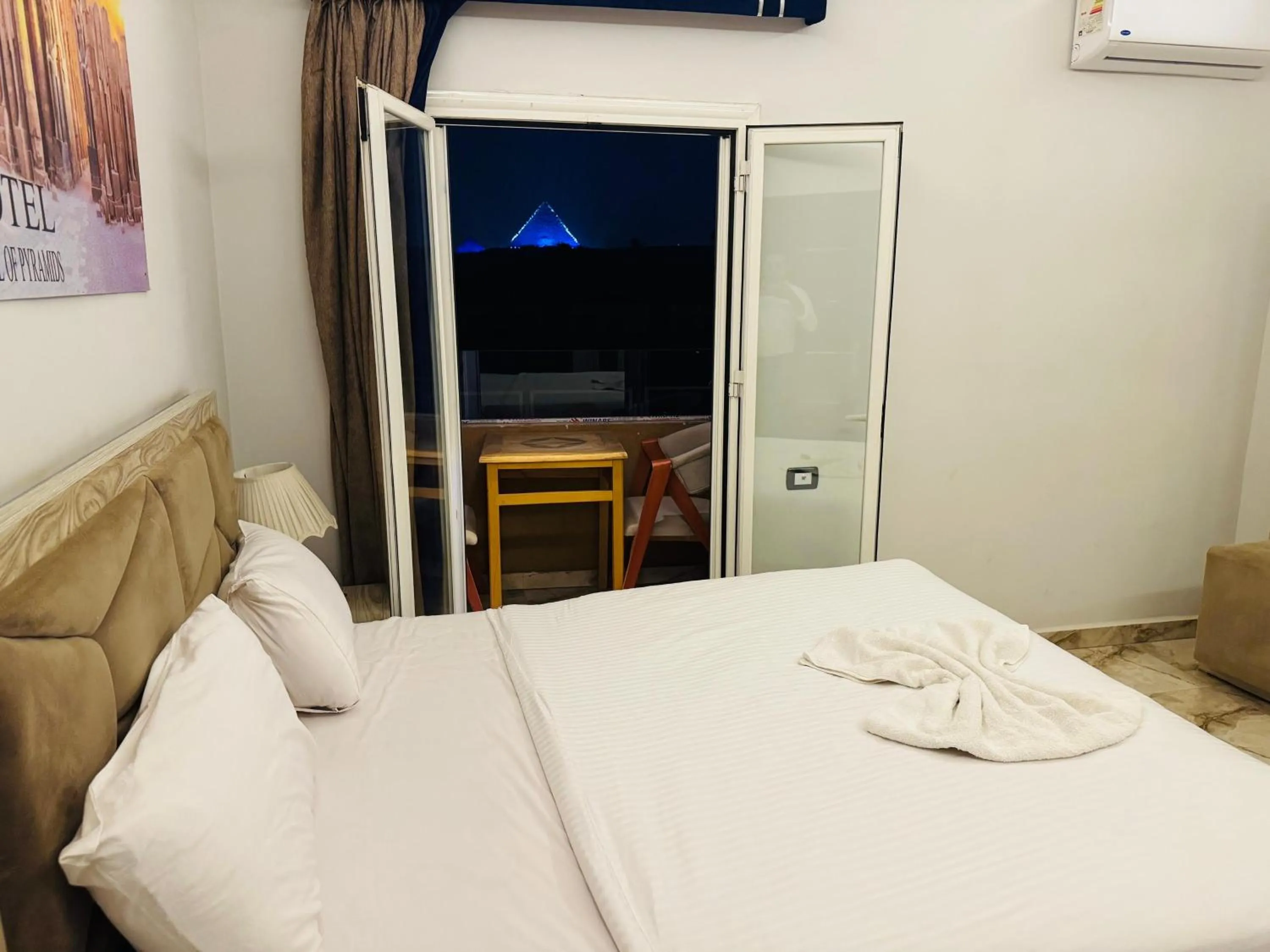 Nearby landmark, Bed in Capital Of Pyramids Hotel