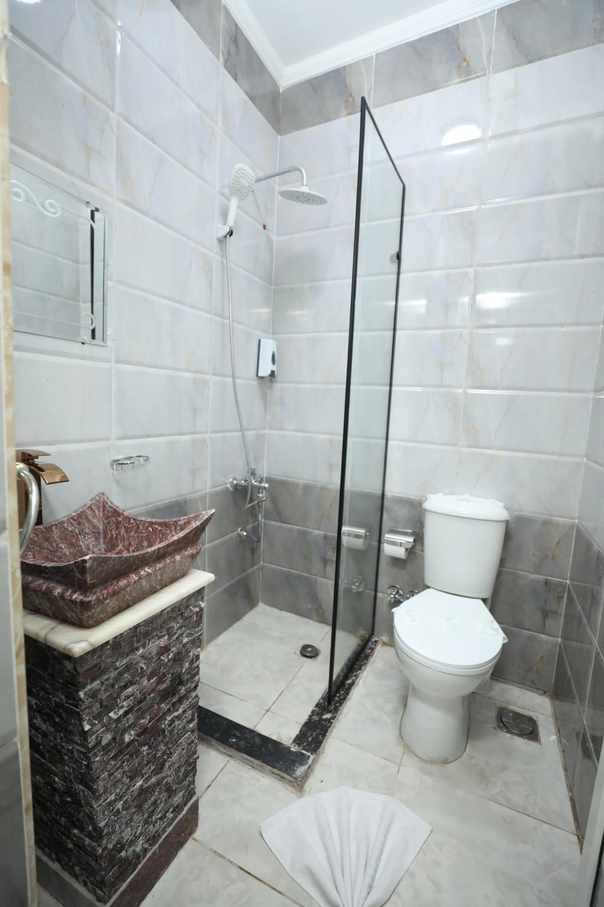 Shower in Capital Of Pyramids Hotel