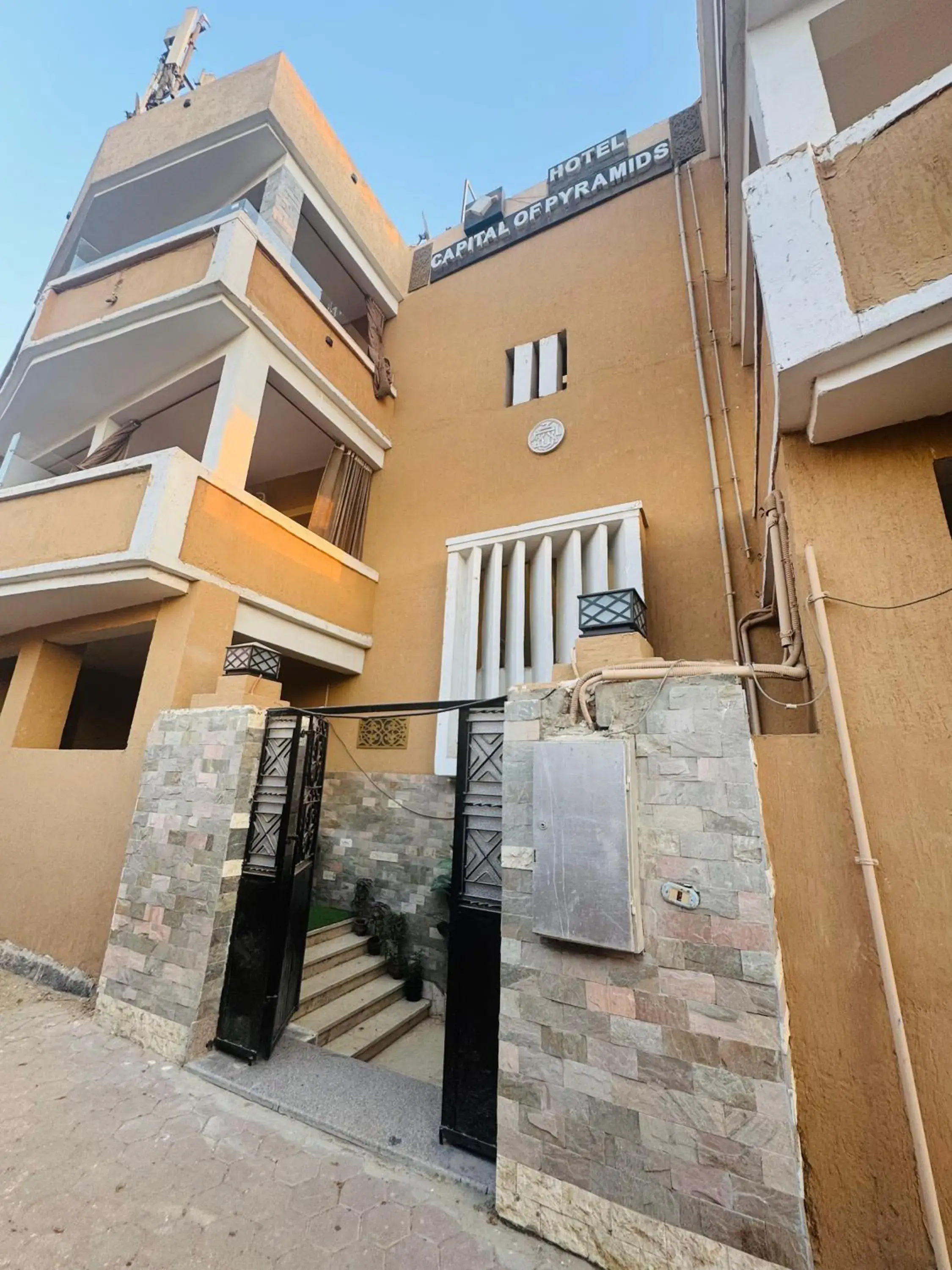 Property building in Capital Of Pyramids Hotel Property building in Capital Of Pyramids Hotel