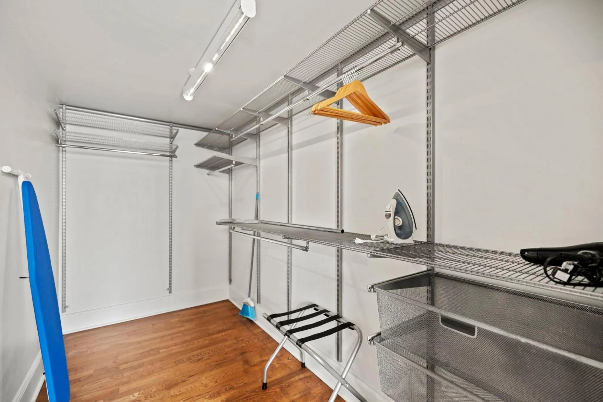 wardrobe in The Maverick, powered by Placemakr - River Walk