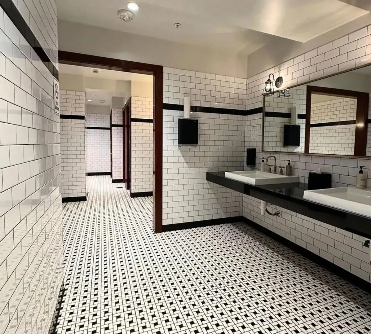 Restaurant/places to eat in The Maverick, powered by Placemakr - River Walk Restaurant/places to eat in The Maverick, powered by Placemakr - River Walk