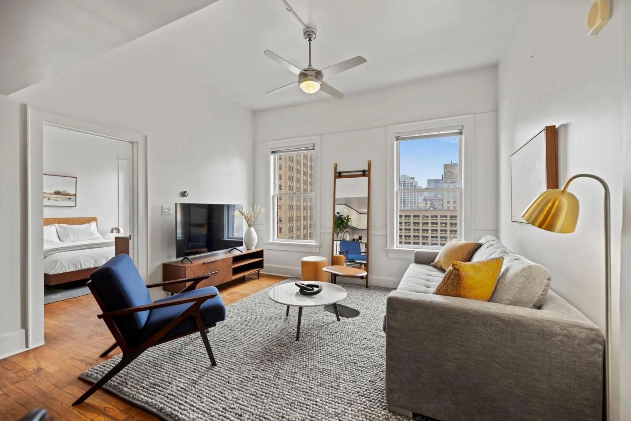 TV and multimedia in The Maverick, powered by Placemakr - River Walk