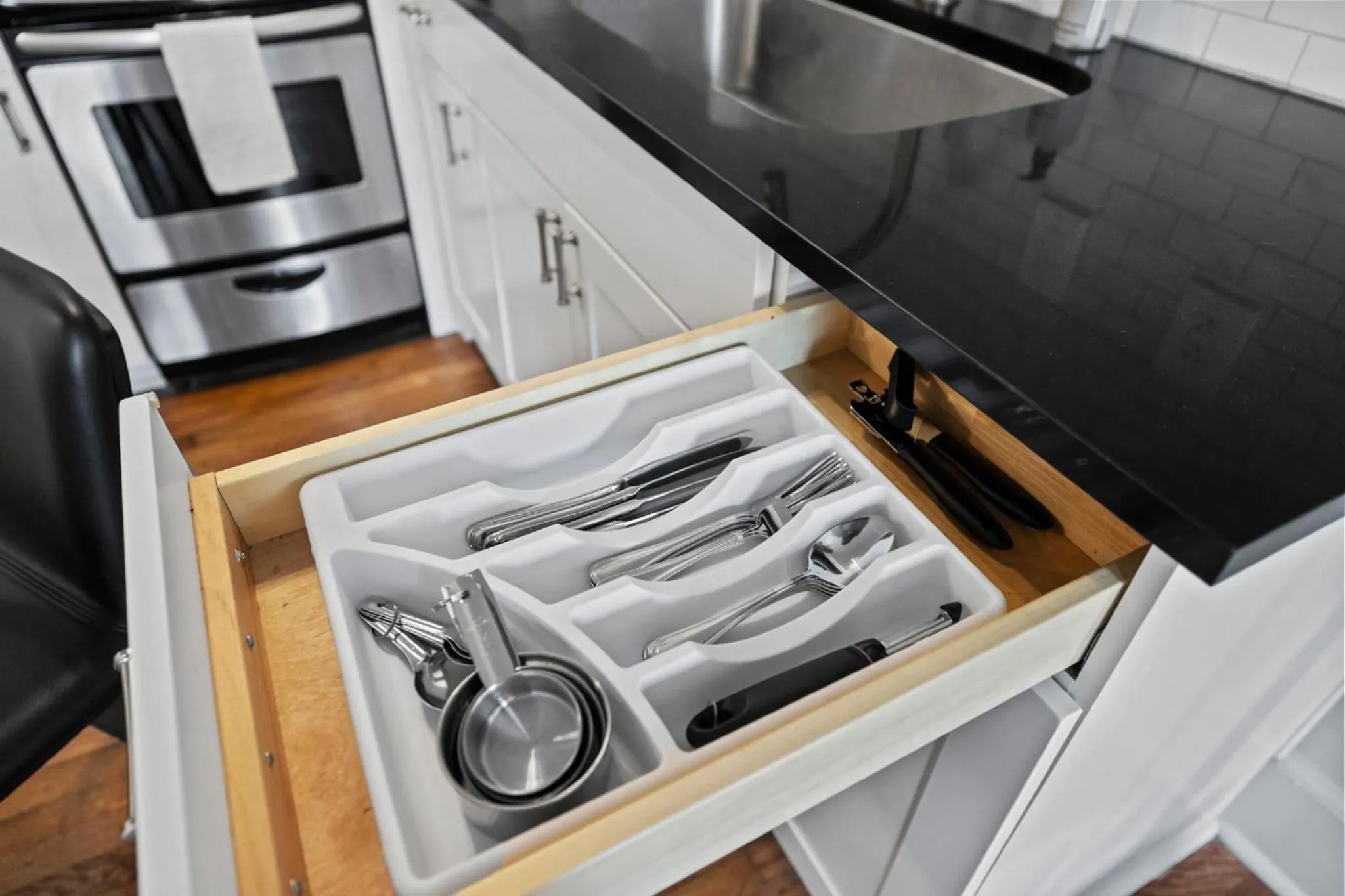 Kitchen or kitchenette in The Maverick, powered by Placemakr - River Walk