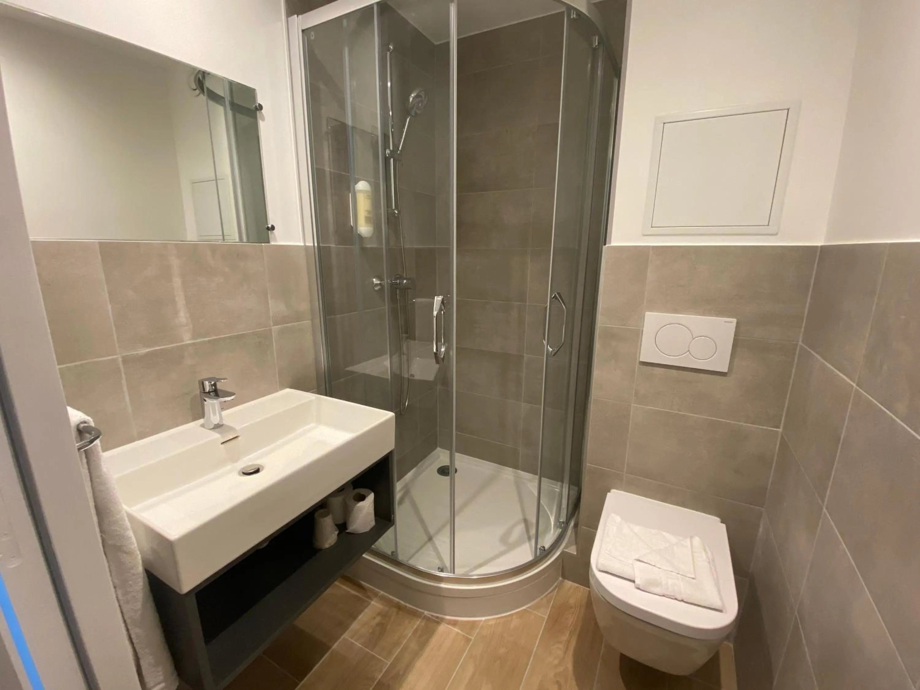 Bathroom in KYRIAD DIRECT Orleans - La Chapelle St Mesmin