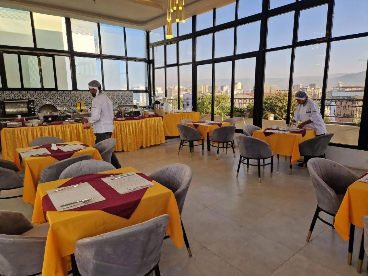 Restaurant/places to eat in Zemilo Hotel Apartment