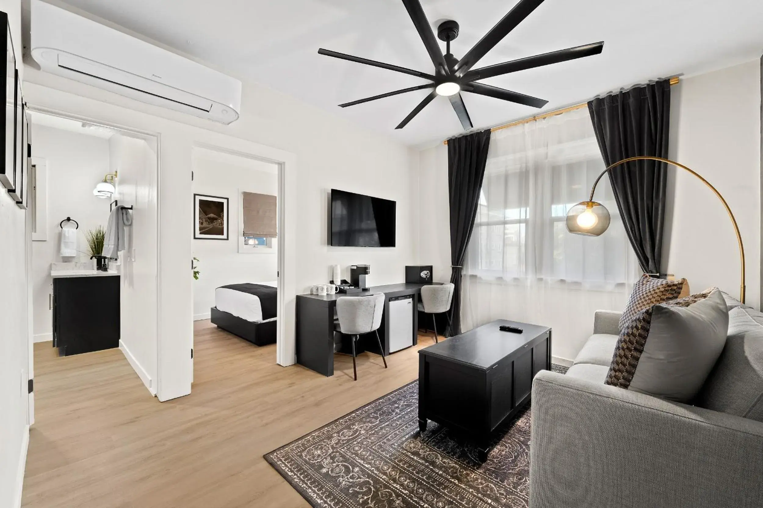 Deluxe Queen Suite in Hotel Zindel Deluxe Queen Suite in Hotel Zindel