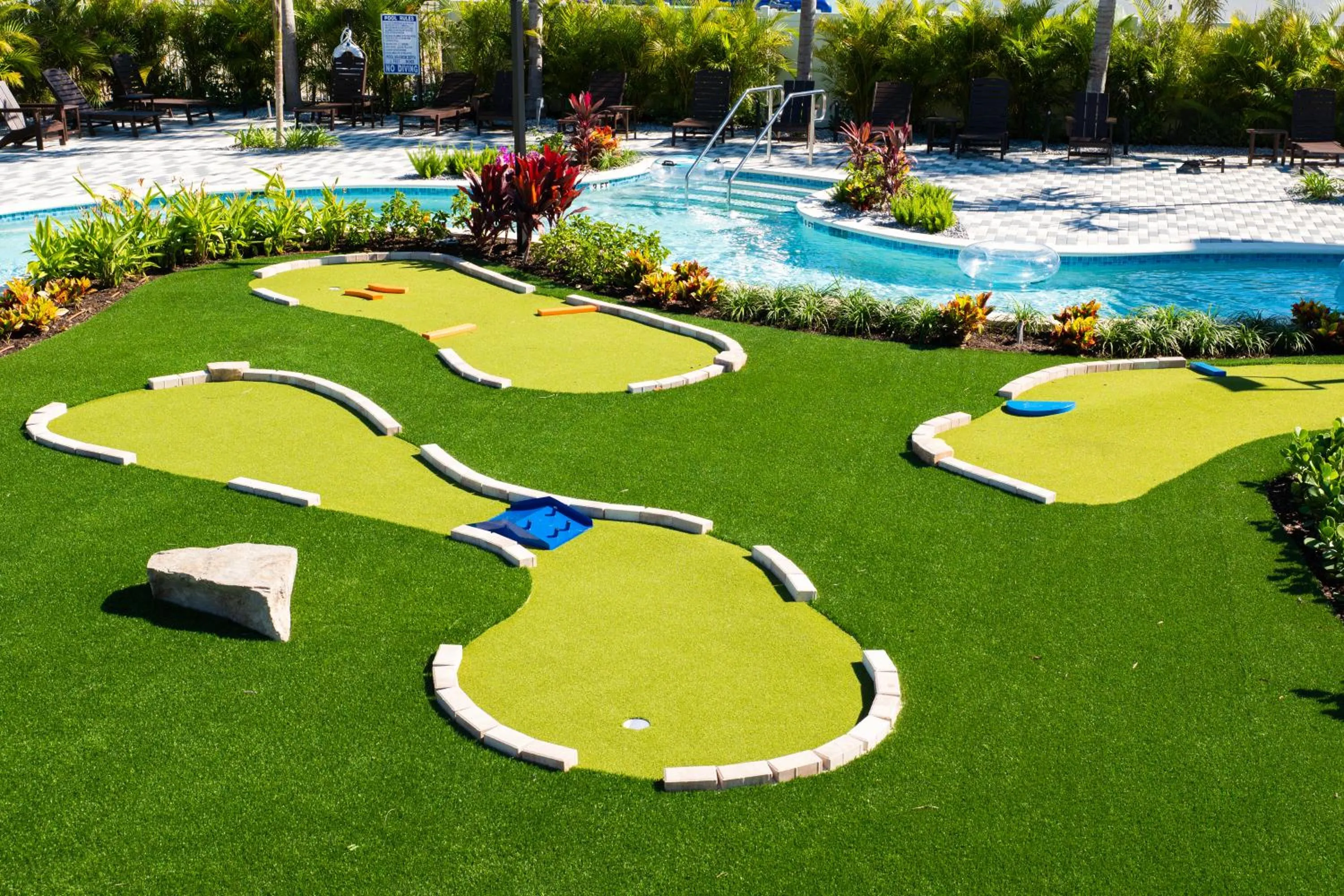 Minigolf in Kompose Boutique Resort @ Theme Parks