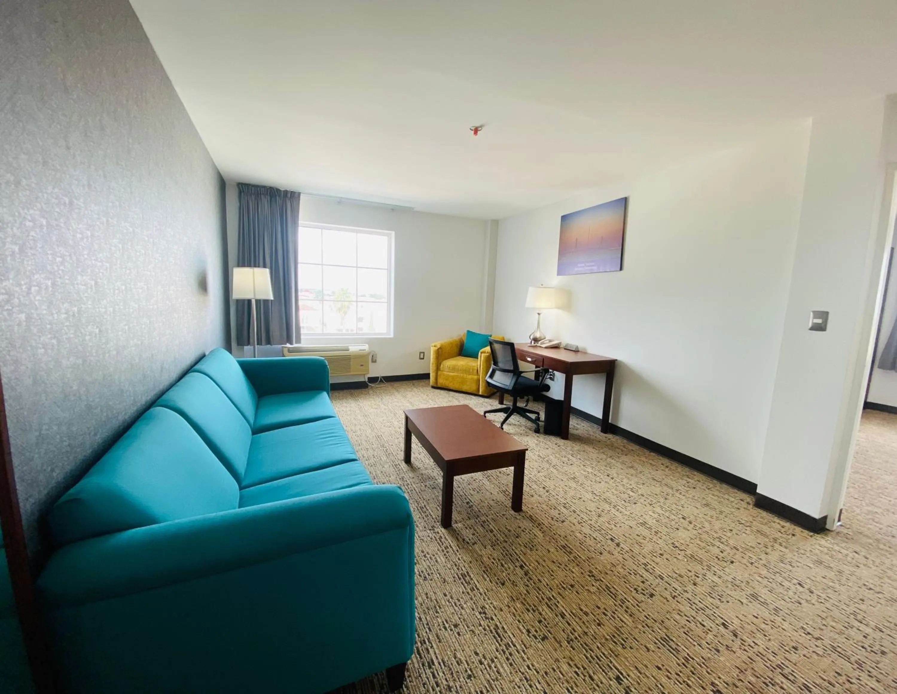 Seating area in La Quinta by Wyndham Reynosa