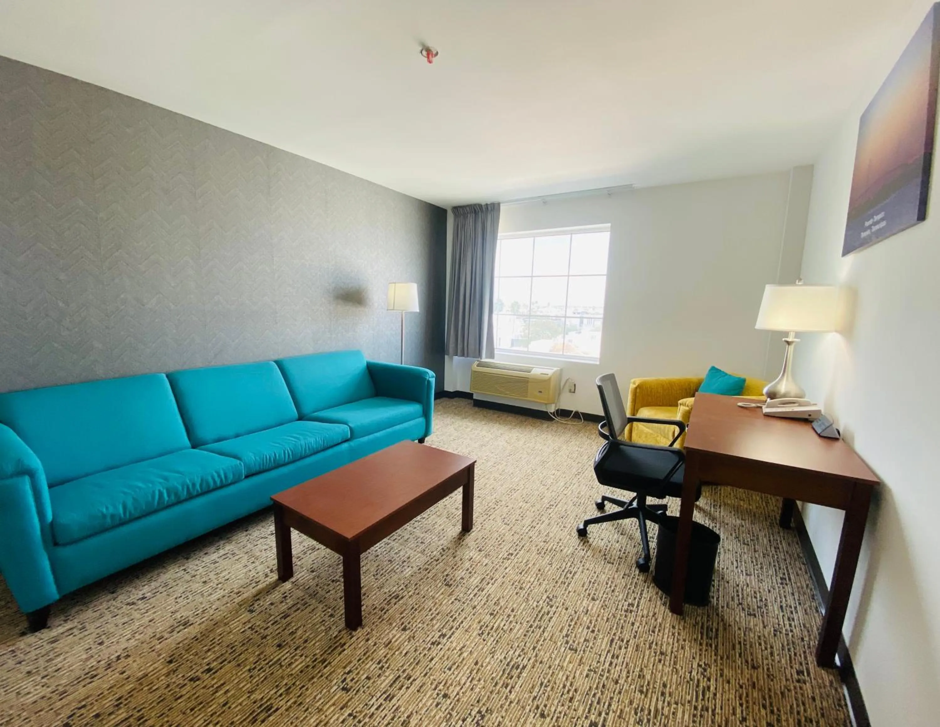 Seating area in La Quinta by Wyndham Reynosa