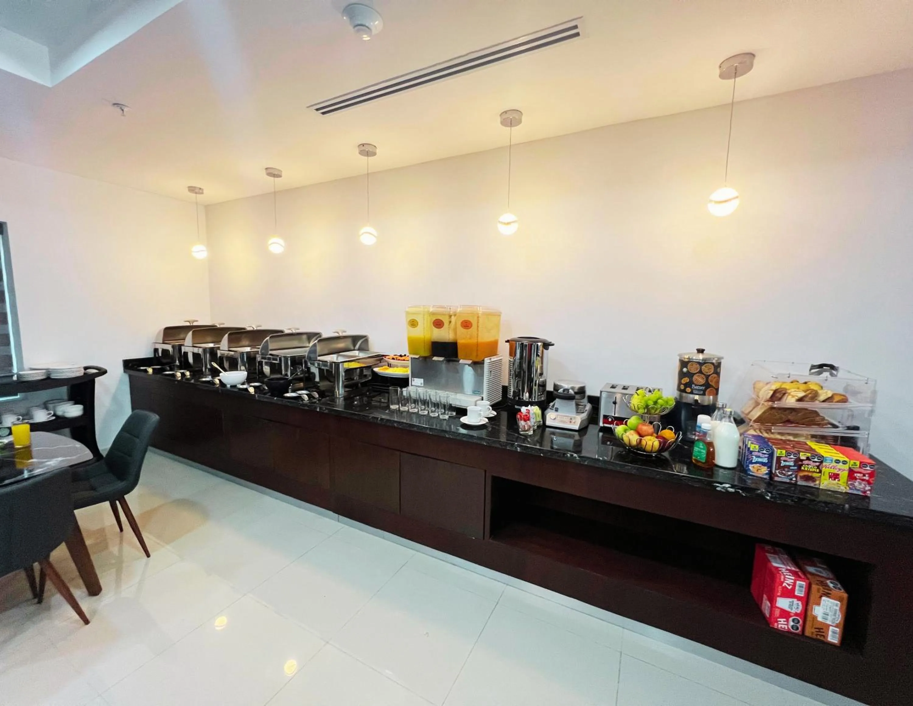 Buffet breakfast in La Quinta by Wyndham Reynosa