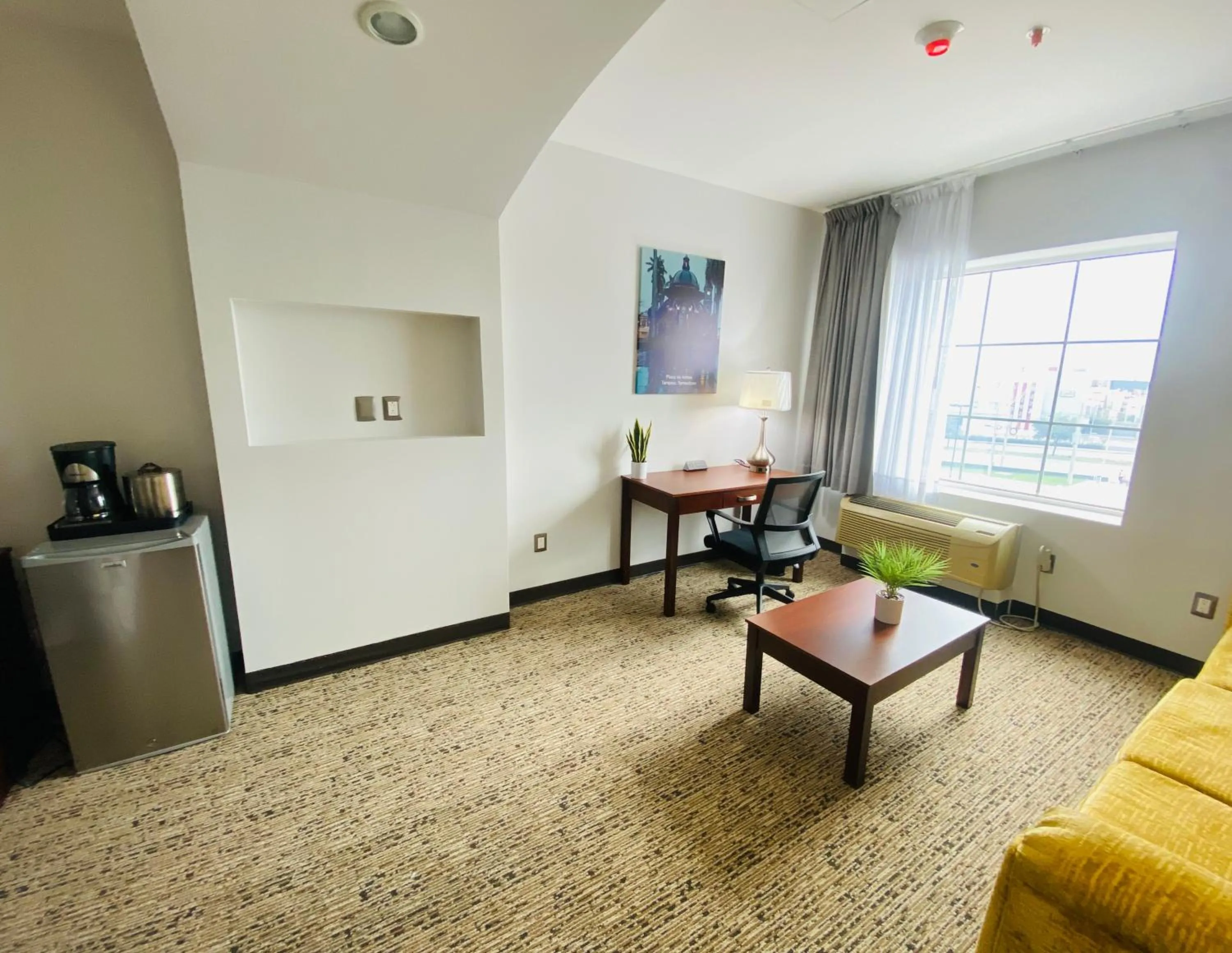 Living room in La Quinta by Wyndham Reynosa