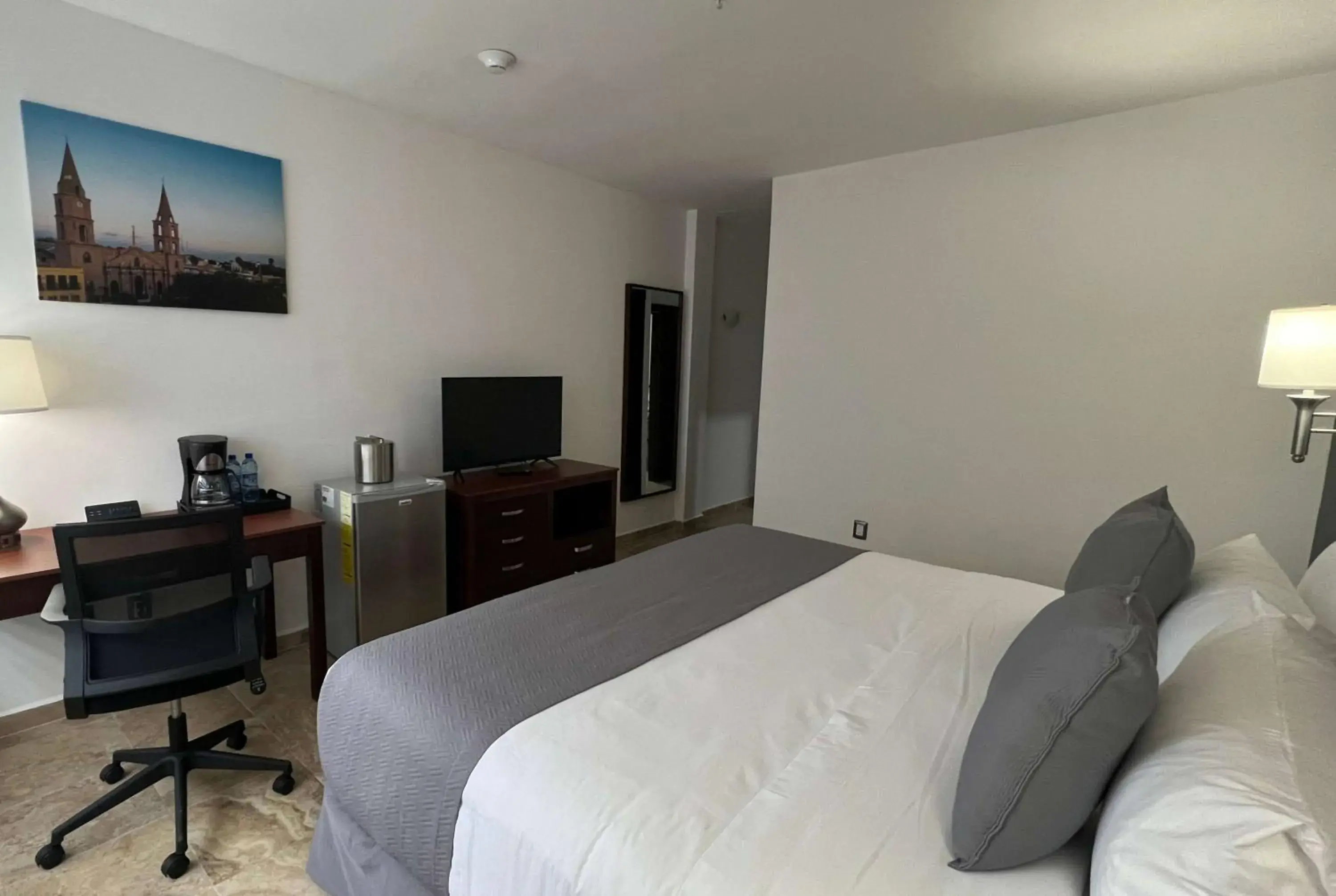 Photo of the whole room, Bed in La Quinta by Wyndham Reynosa Photo of the whole room, Bed in La Quinta by Wyndham Reynosa