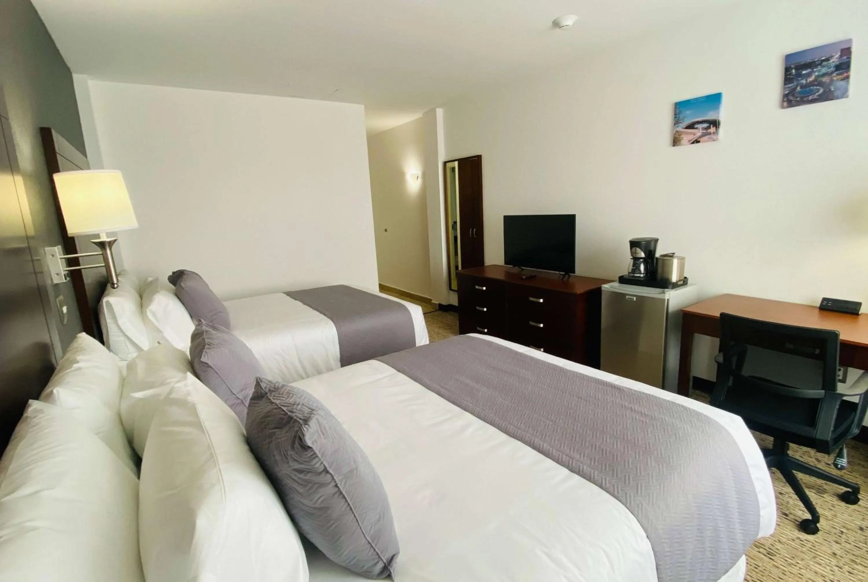 Photo of the whole room, Bed in La Quinta by Wyndham Reynosa