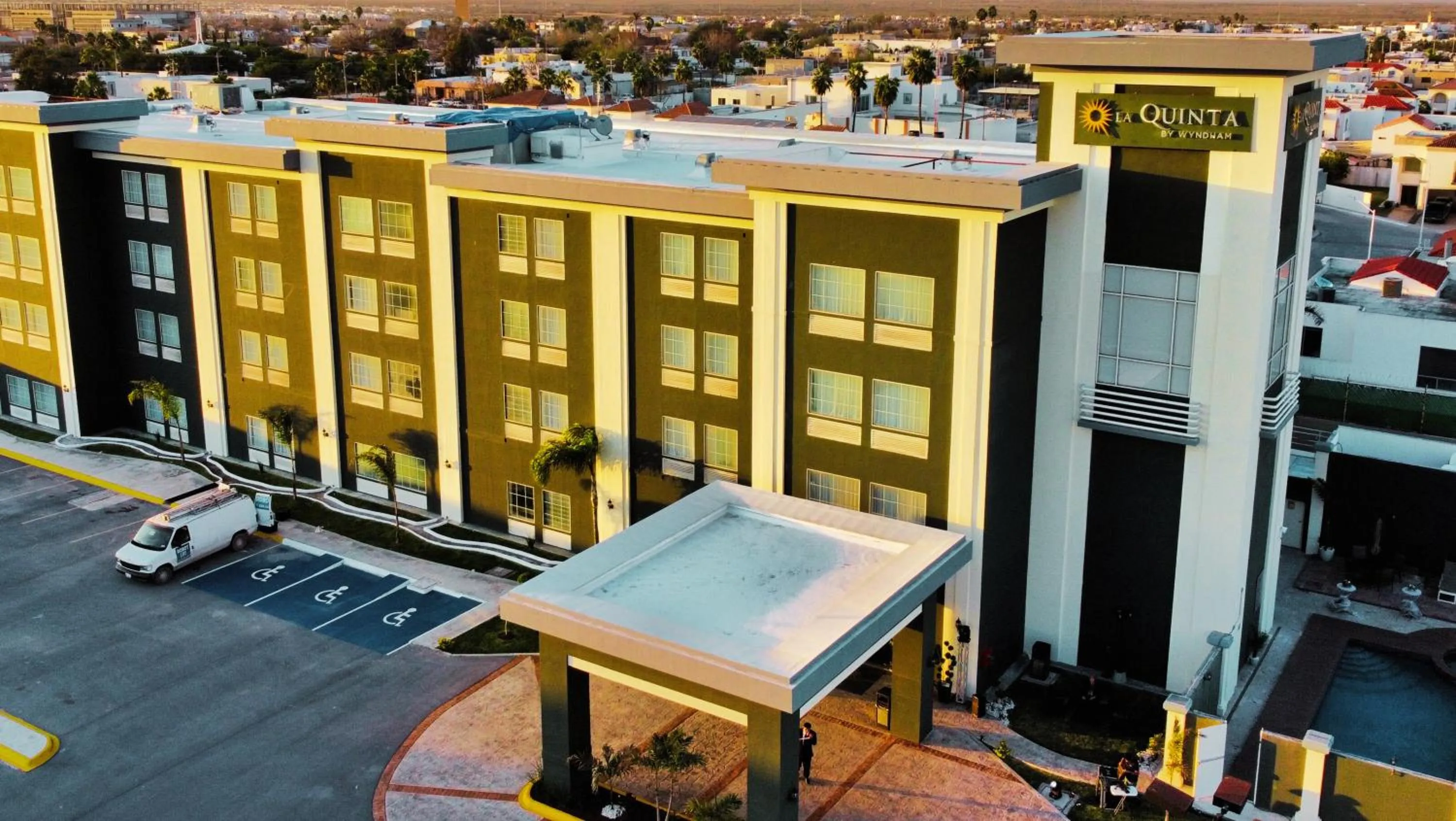 Property building in La Quinta by Wyndham Reynosa