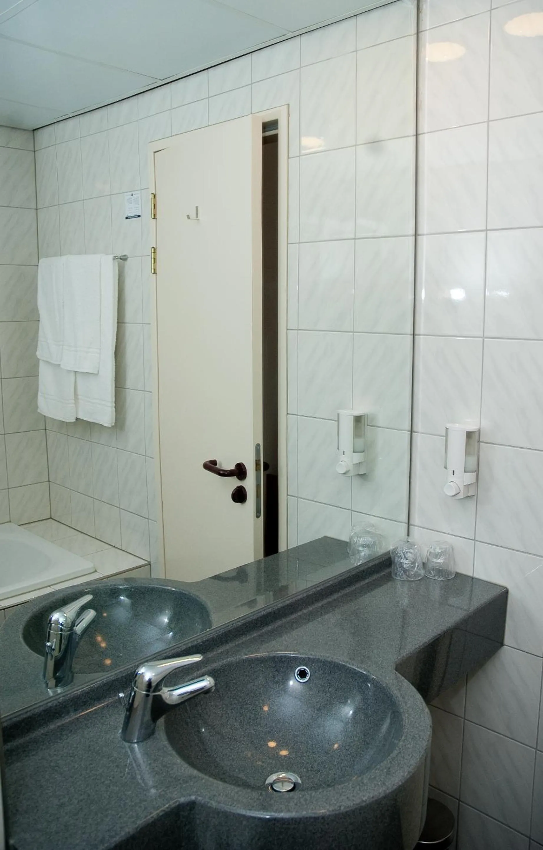 Bathroom in Fletcher Hotel - Restaurant Steenwijk