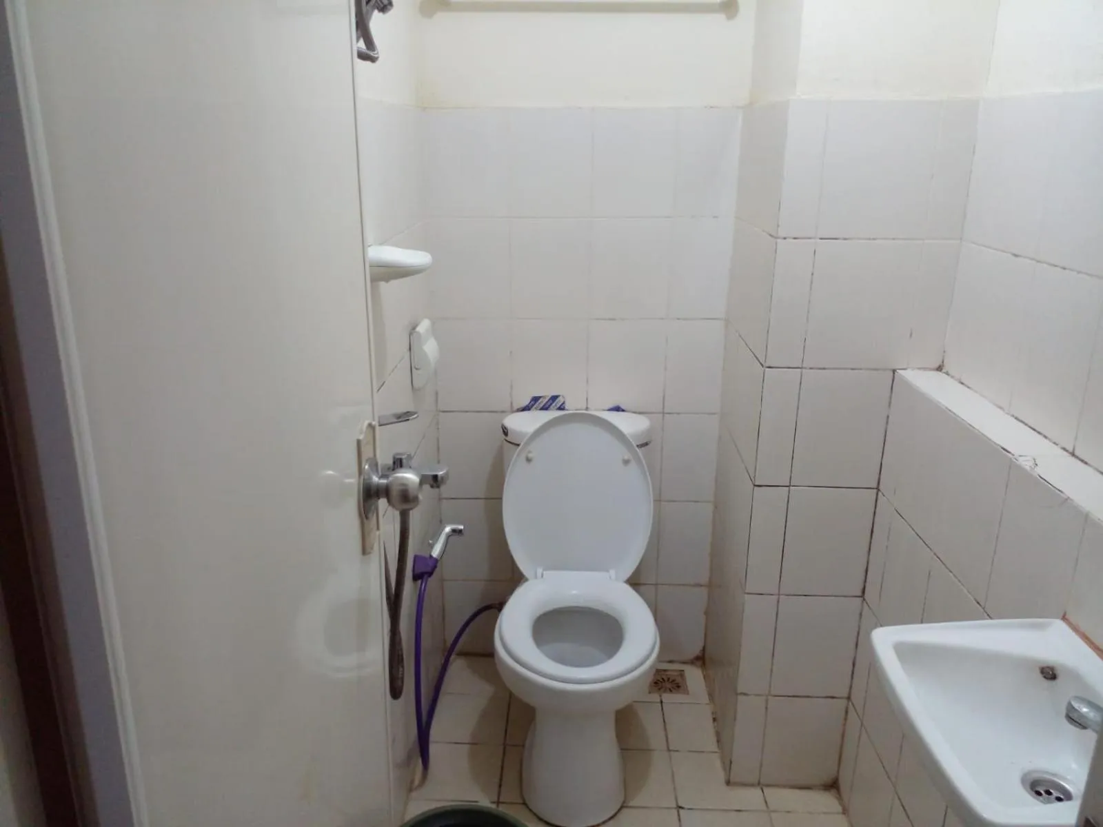 Toilet in GREENROOM Apartemen Bogor Valley