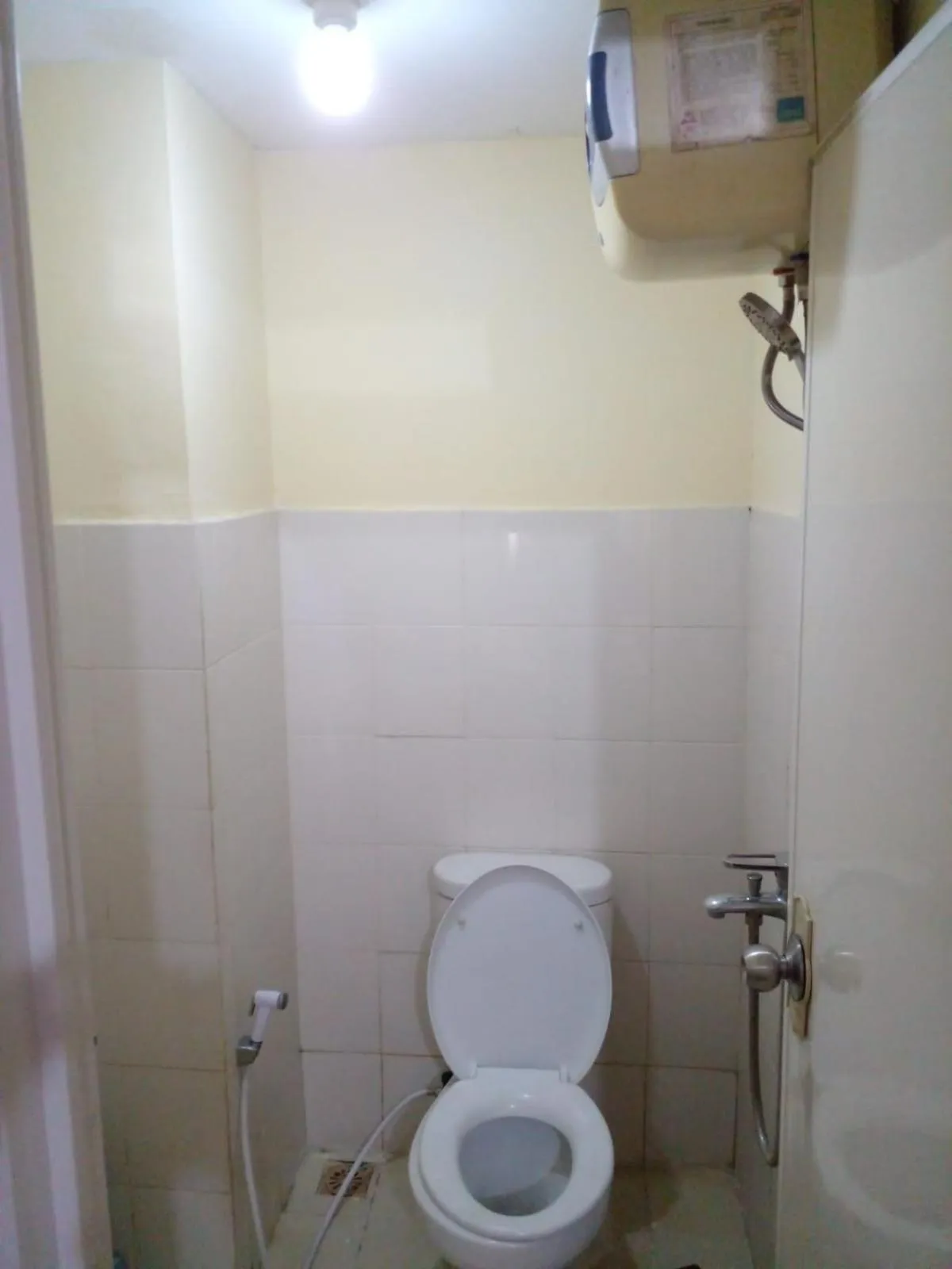 Shower in GREENROOM Apartemen Bogor Valley