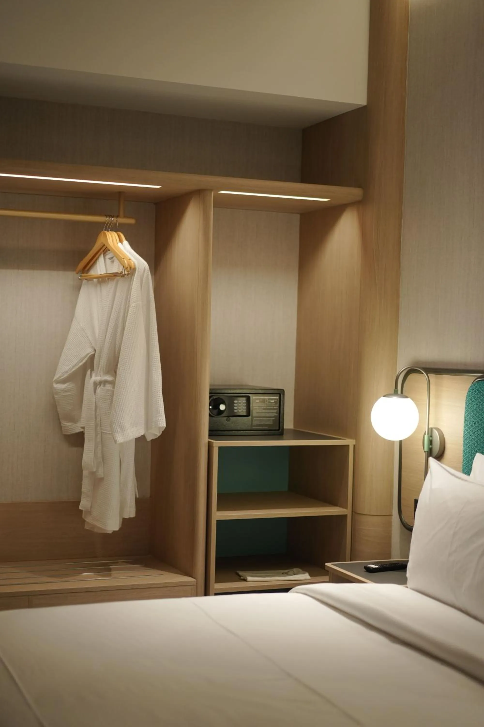 Bedroom, Bed in VIVERE Hotel, ARTOTEL Curated