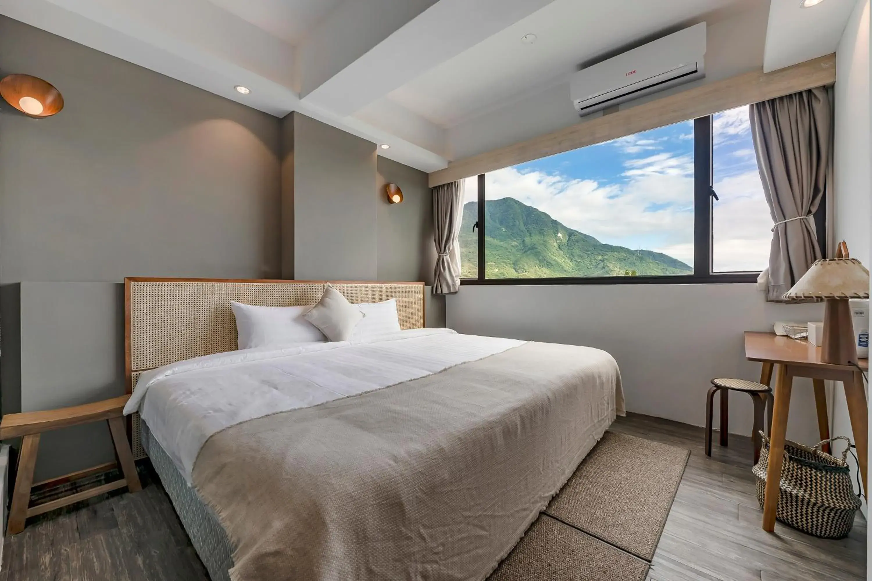 Double Room with Mountain View in Kuma B&B Double Room with Mountain View in Kuma B&B