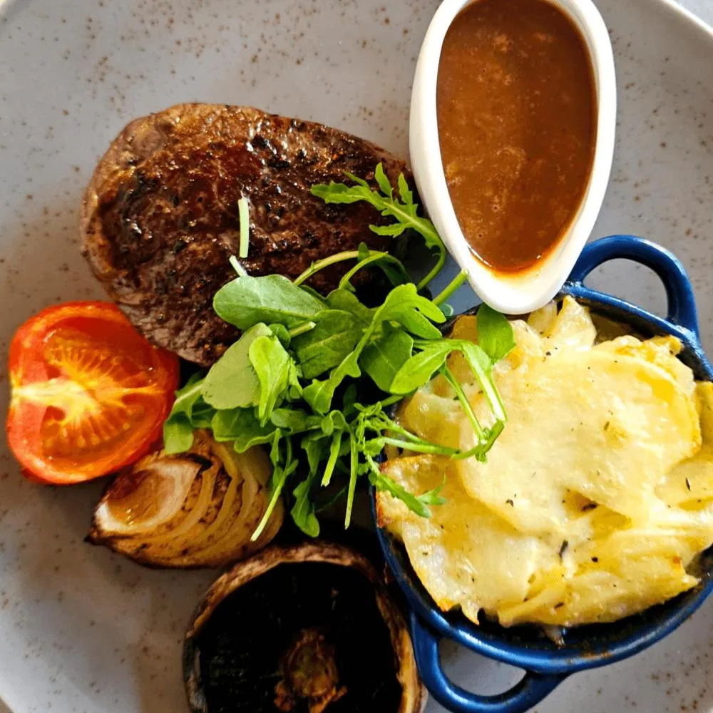 Food and drinks in Burlington Berties Boutique Hotel